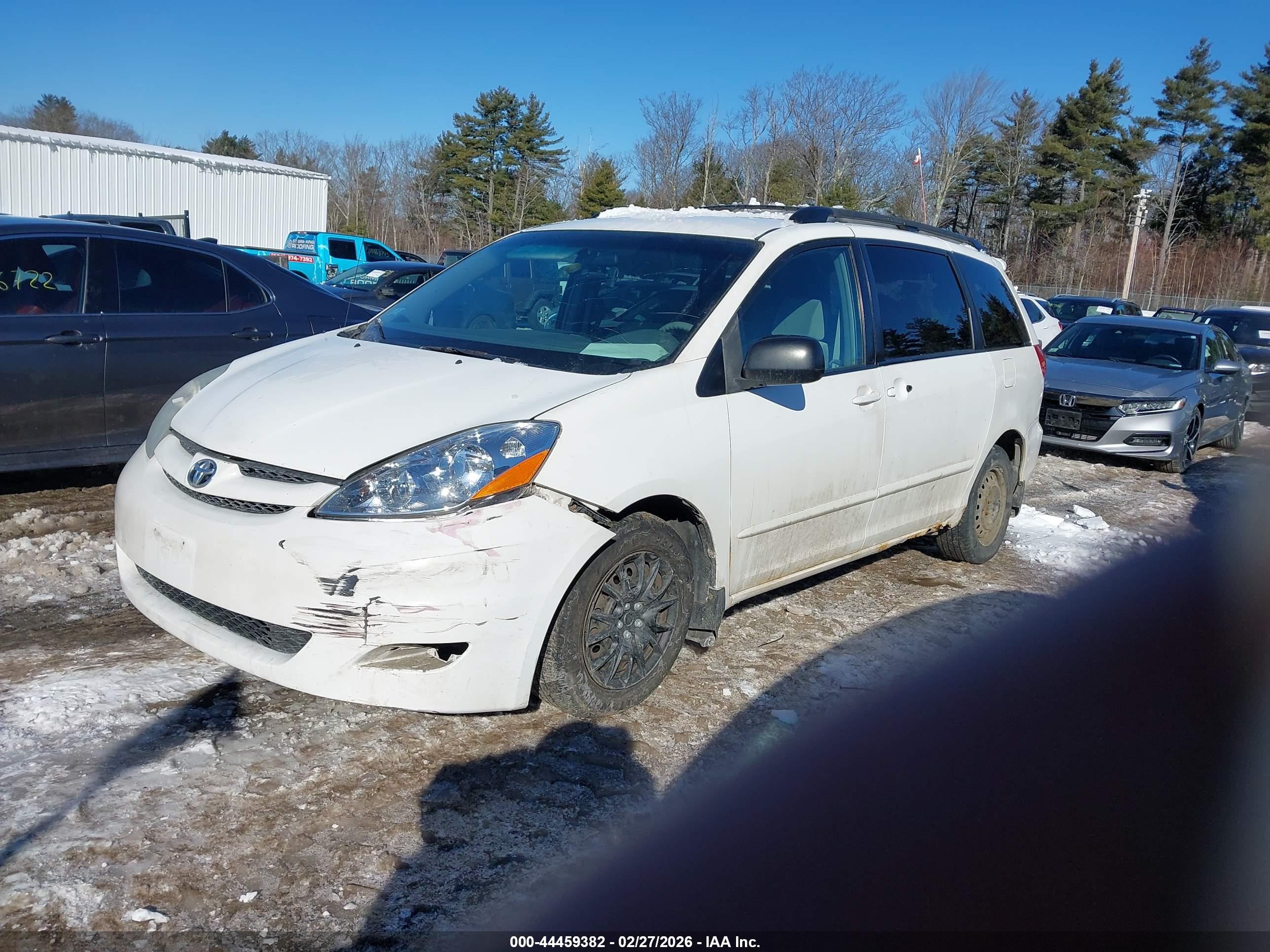 TOYOTA SIENNA image 2