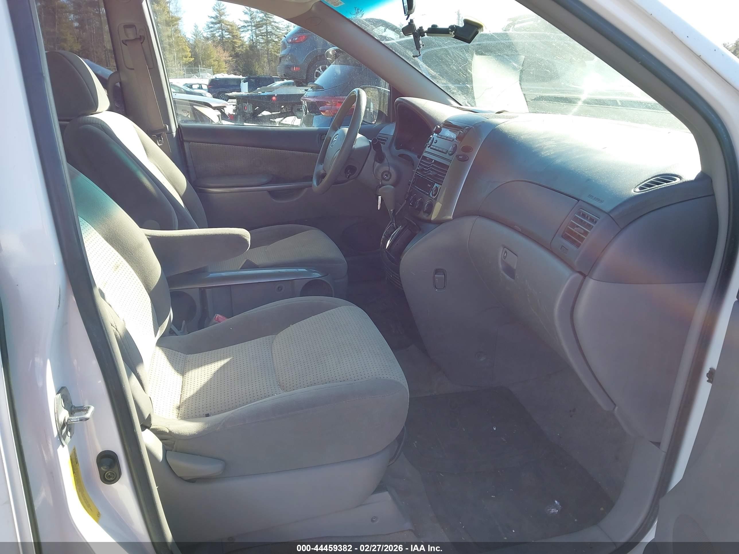 TOYOTA SIENNA image 5