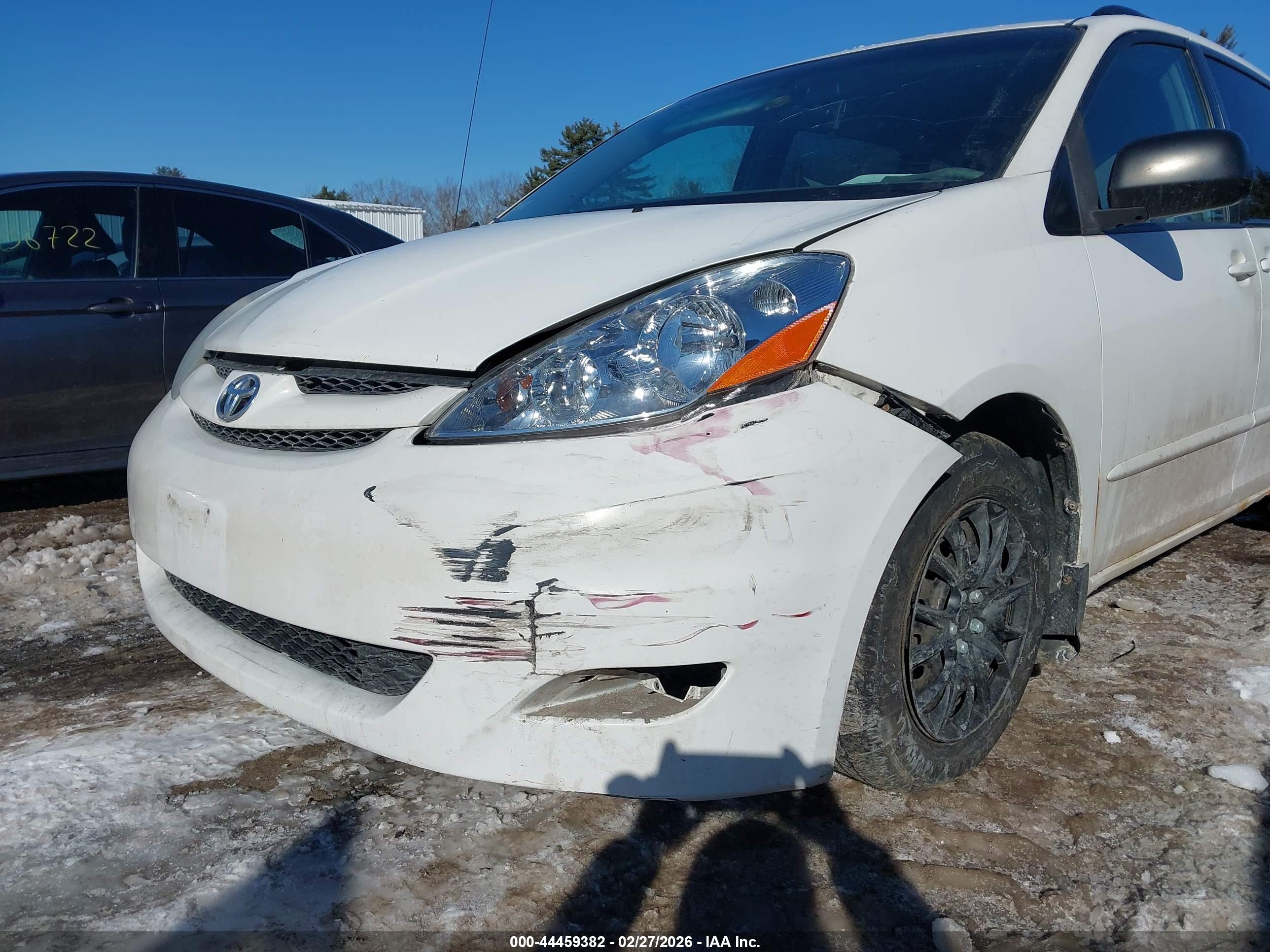 TOYOTA SIENNA image 6