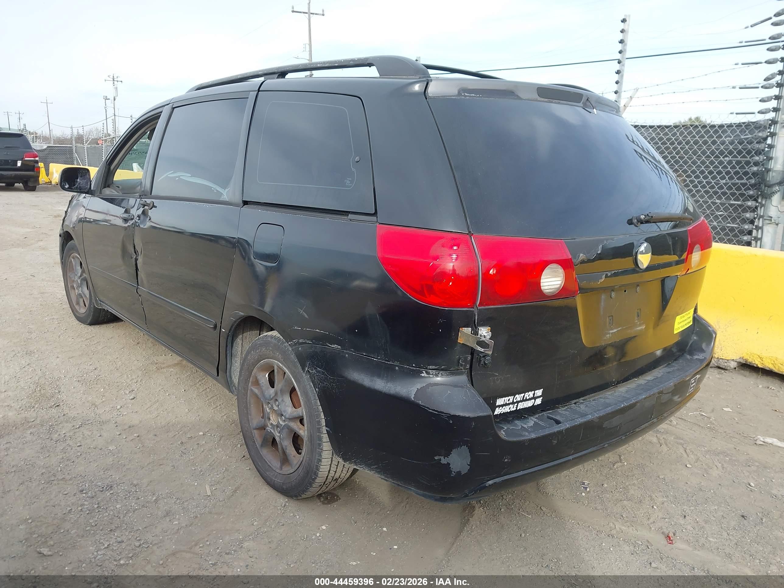 TOYOTA SIENNA image 3