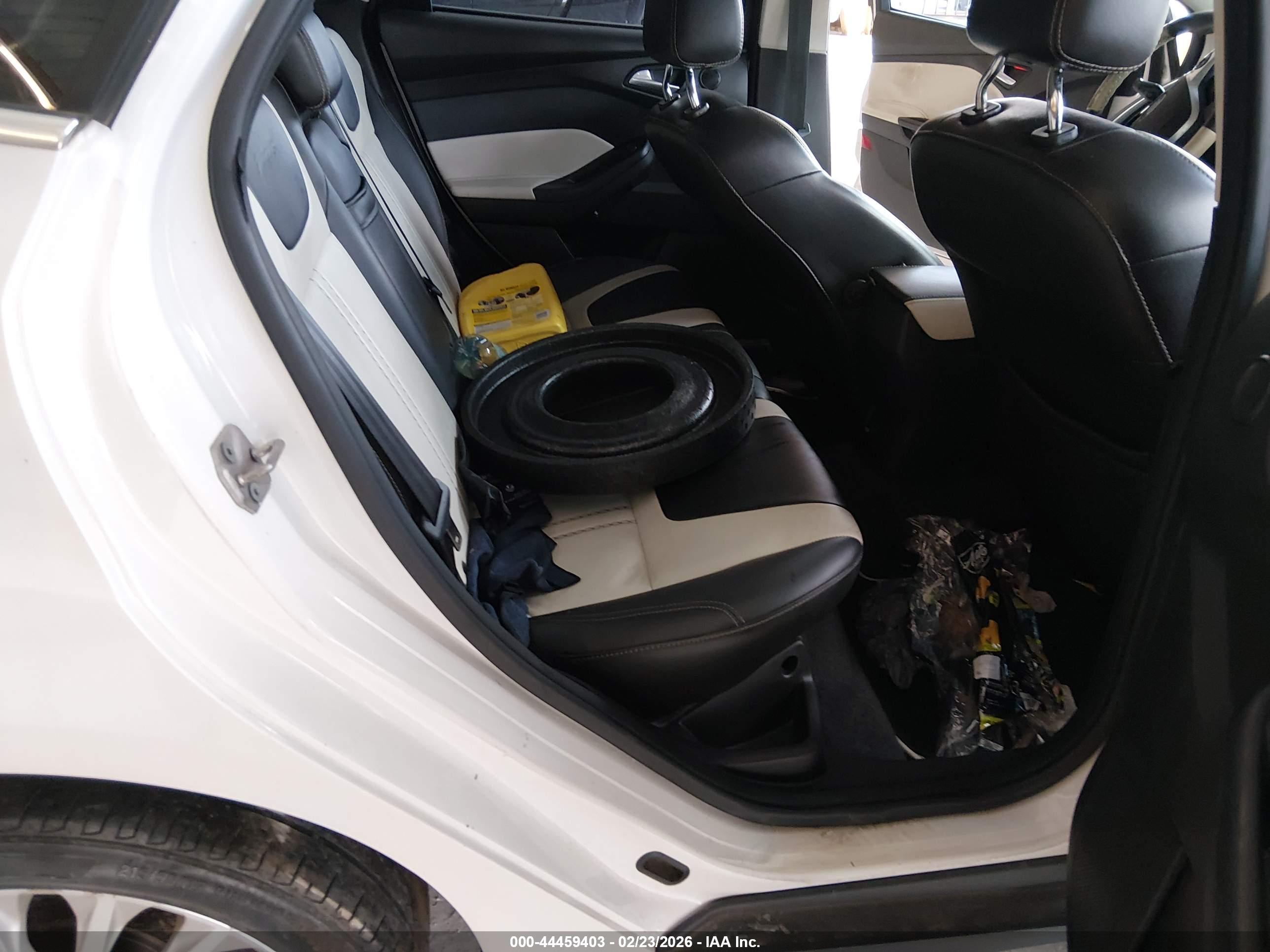 FORD FOCUS image 8