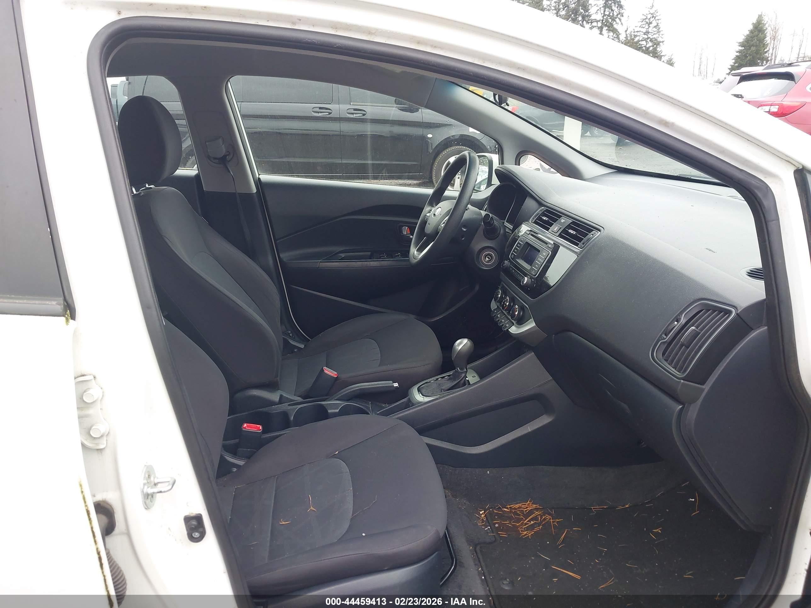 KIA RIO image 5