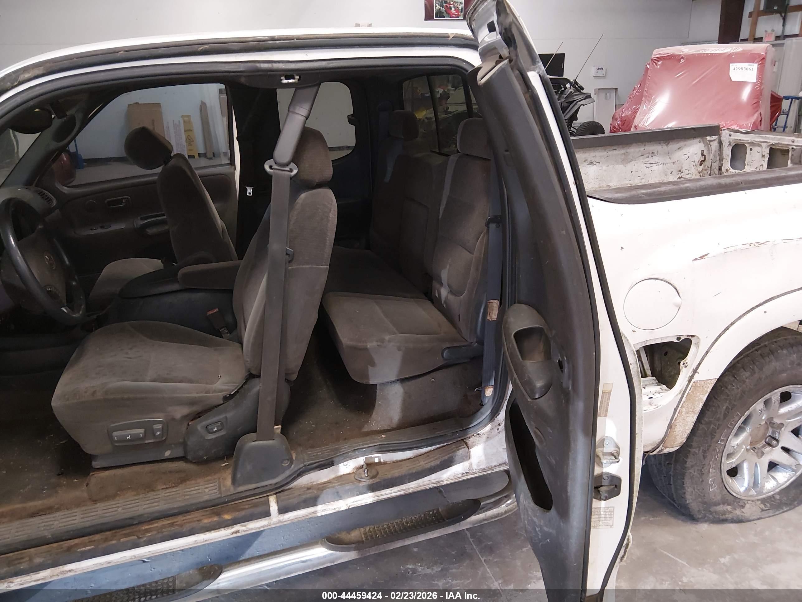 TOYOTA TUNDRA image 8