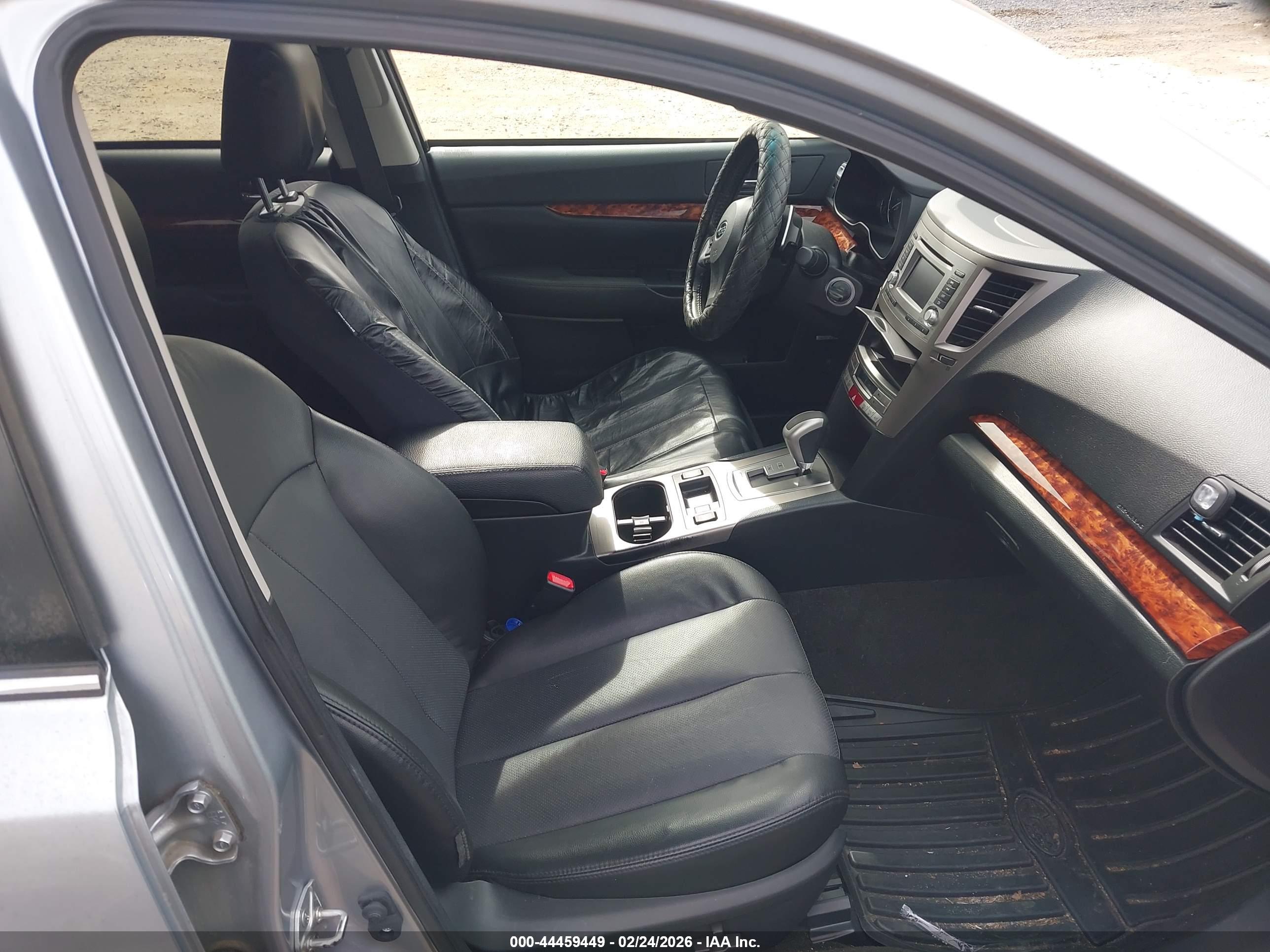 SUBARU OUTBACK image 5
