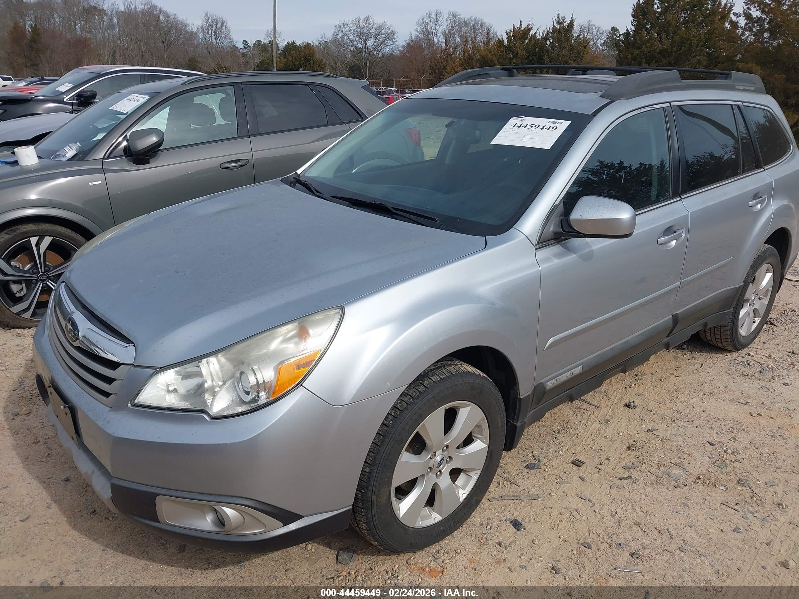 SUBARU OUTBACK image 6