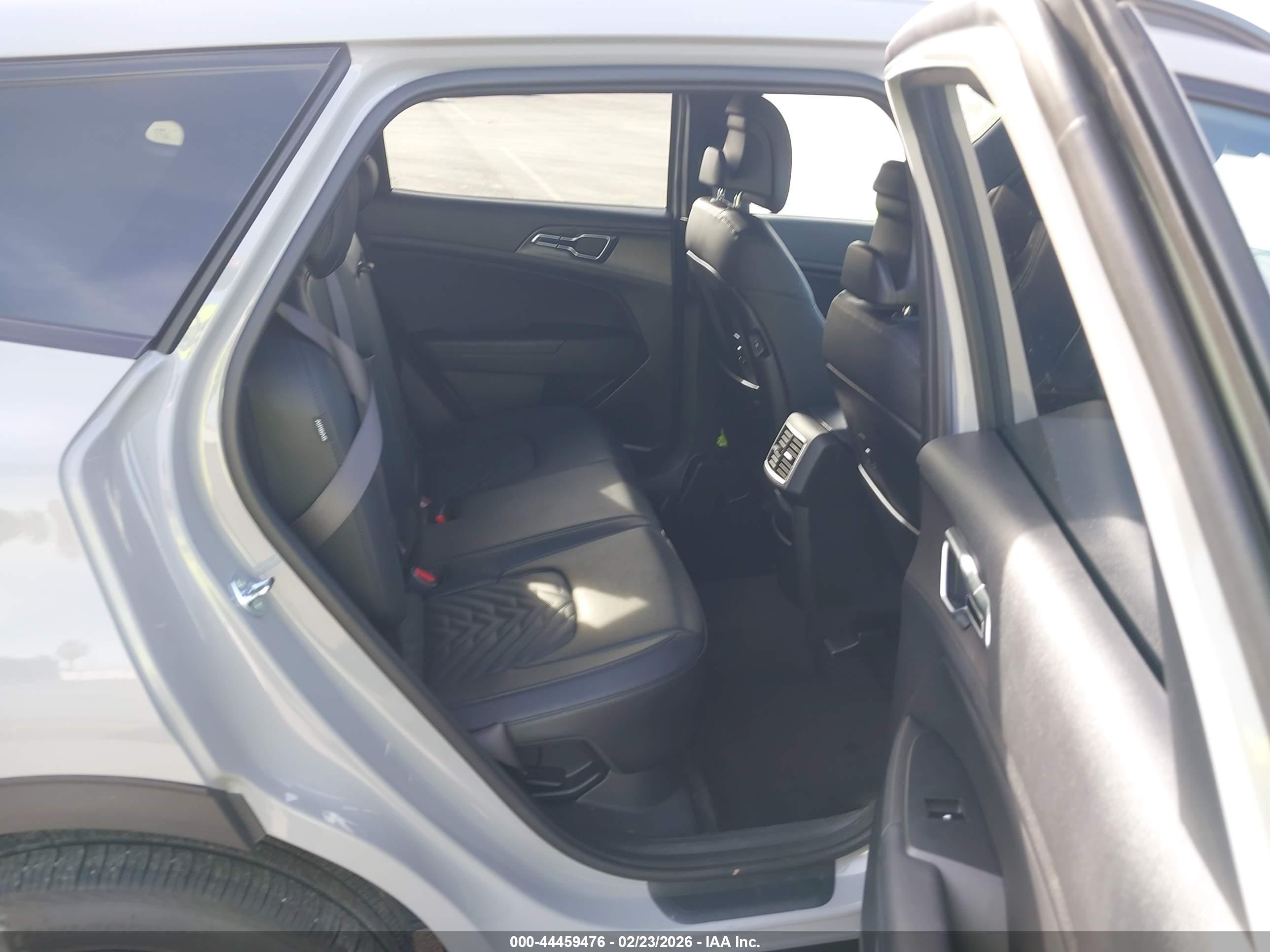 KIA SPORTAGE image 8