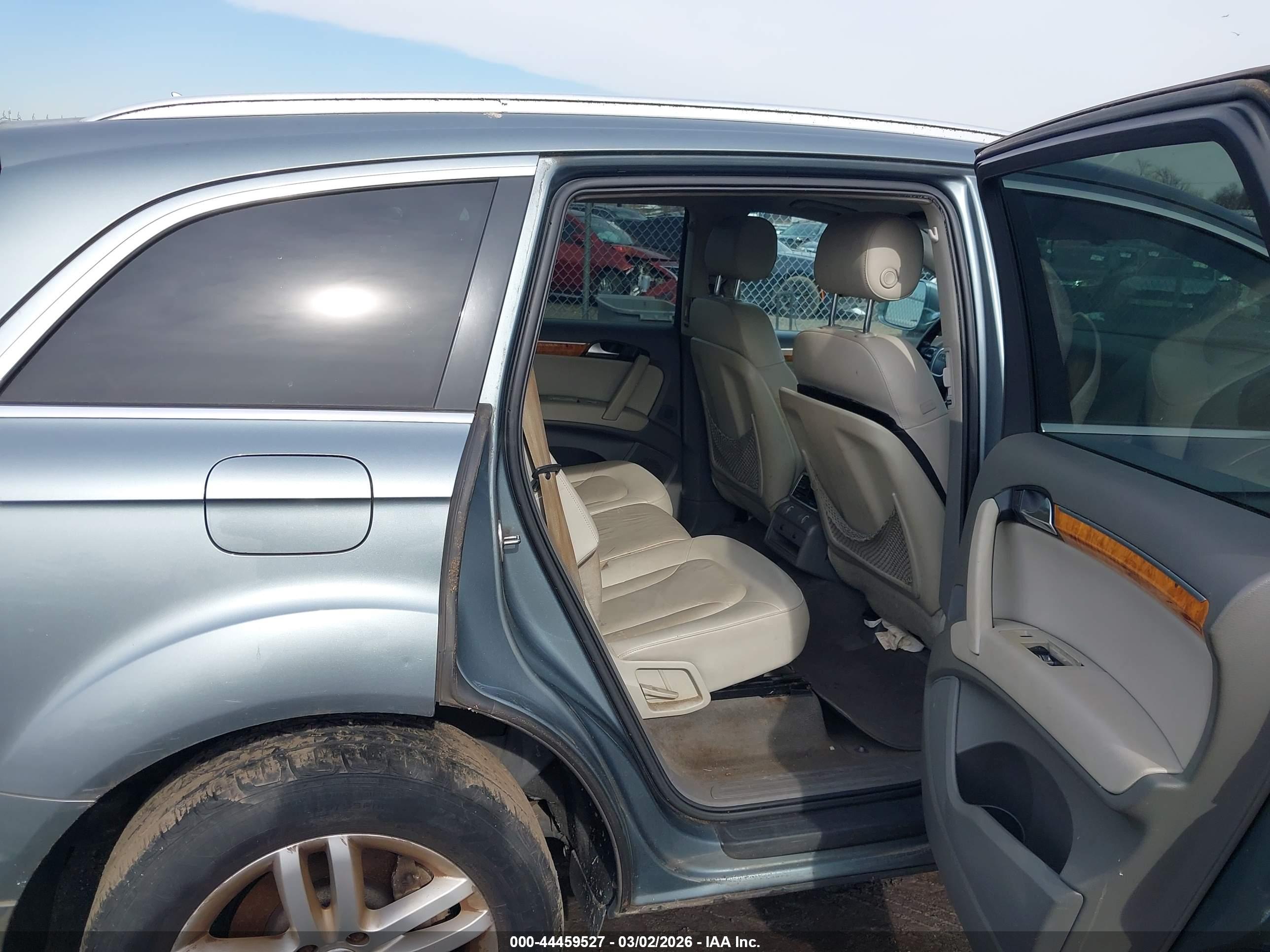 AUDI Q7 image 8