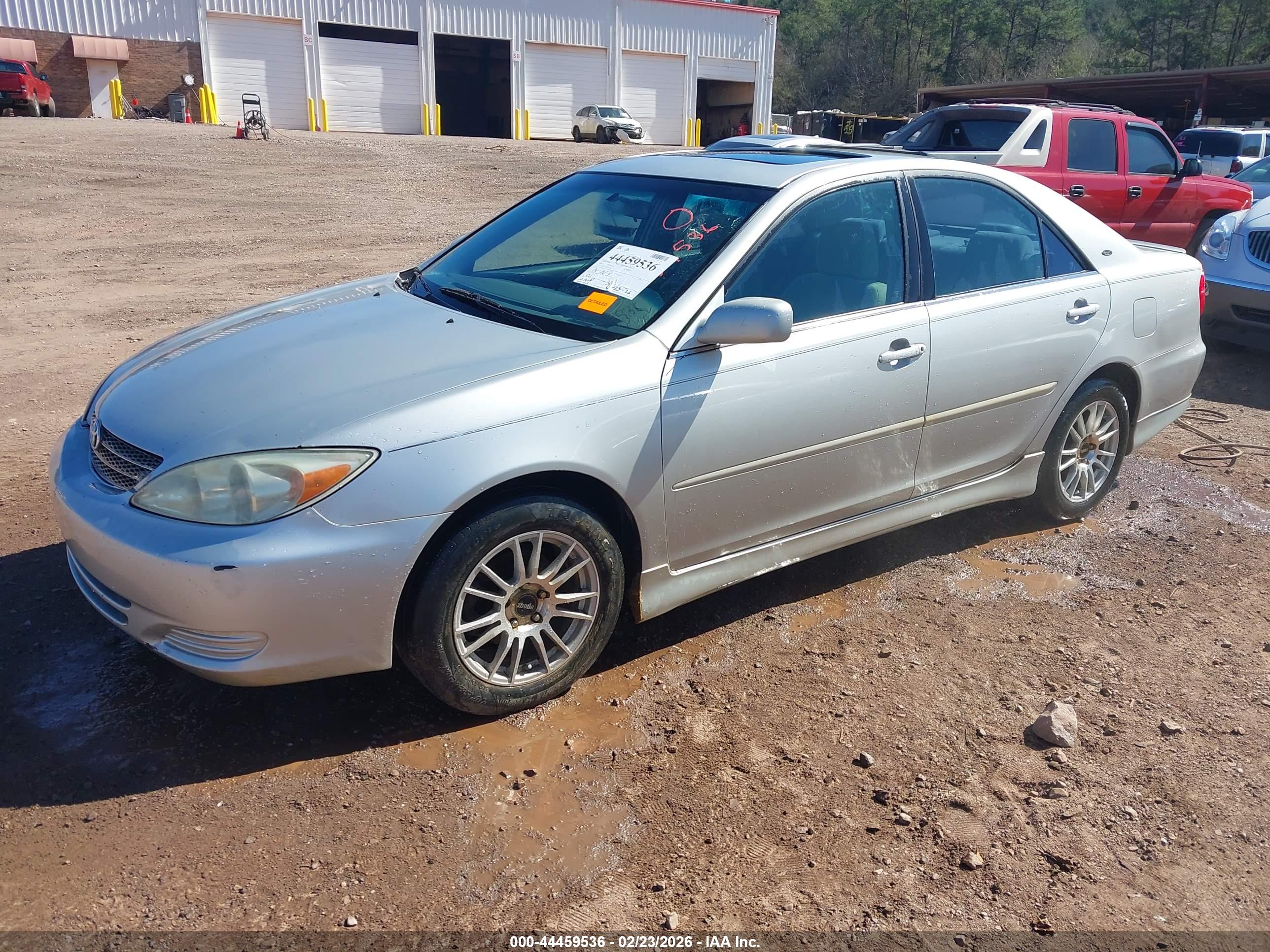 TOYOTA CAMRY image 2