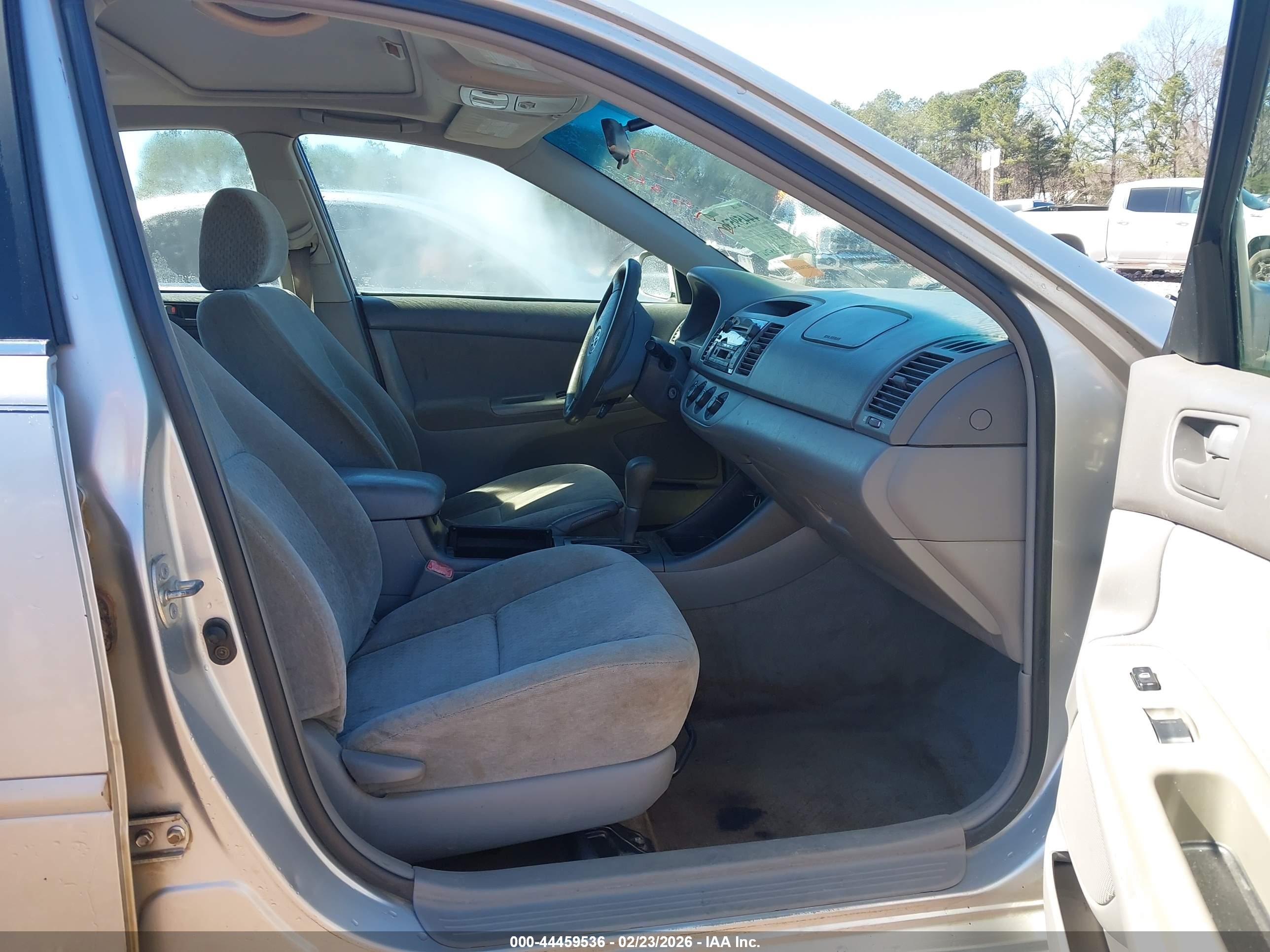 TOYOTA CAMRY image 5