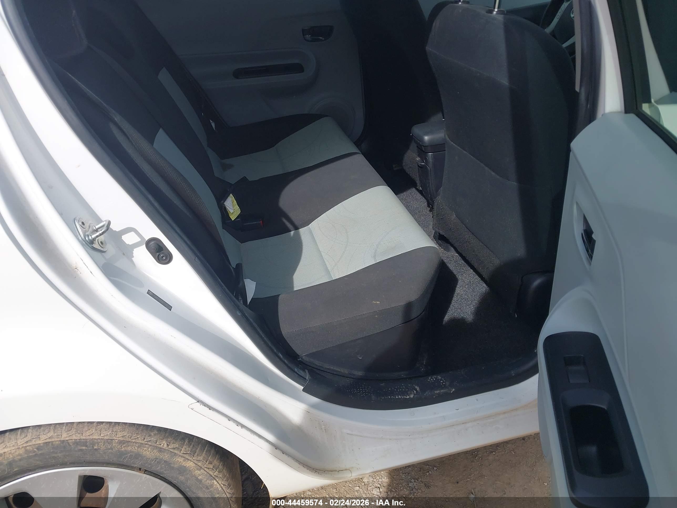 TOYOTA PRIUS image 8