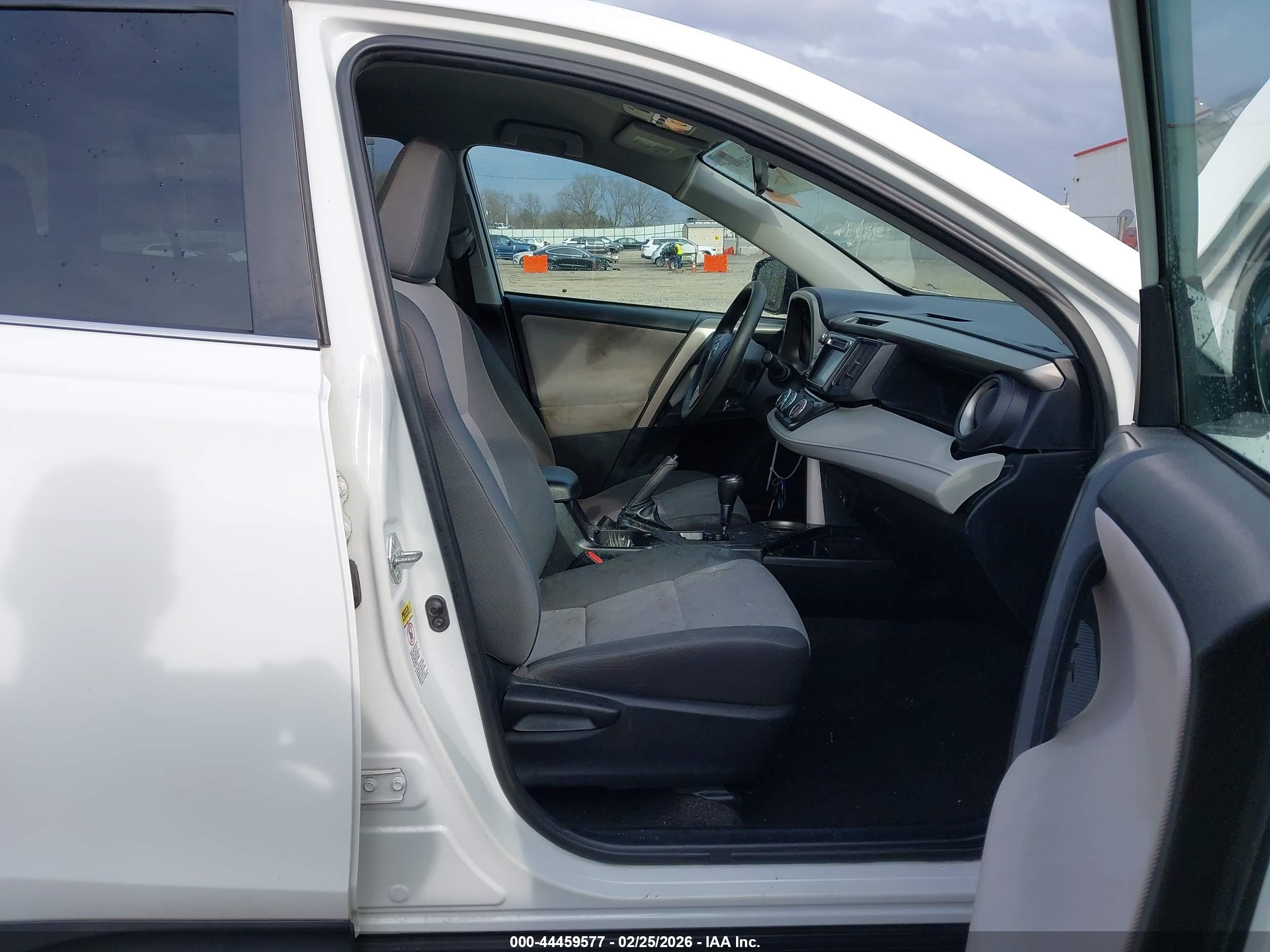 TOYOTA RAV4 image 5