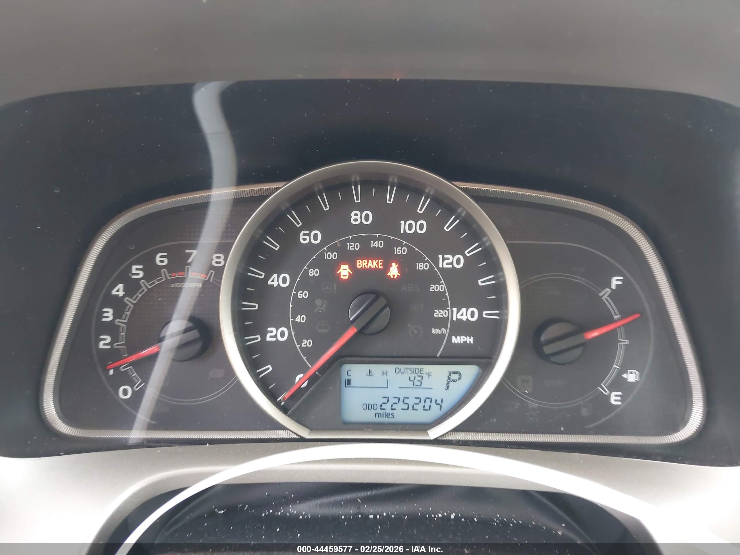 TOYOTA RAV4 image 7