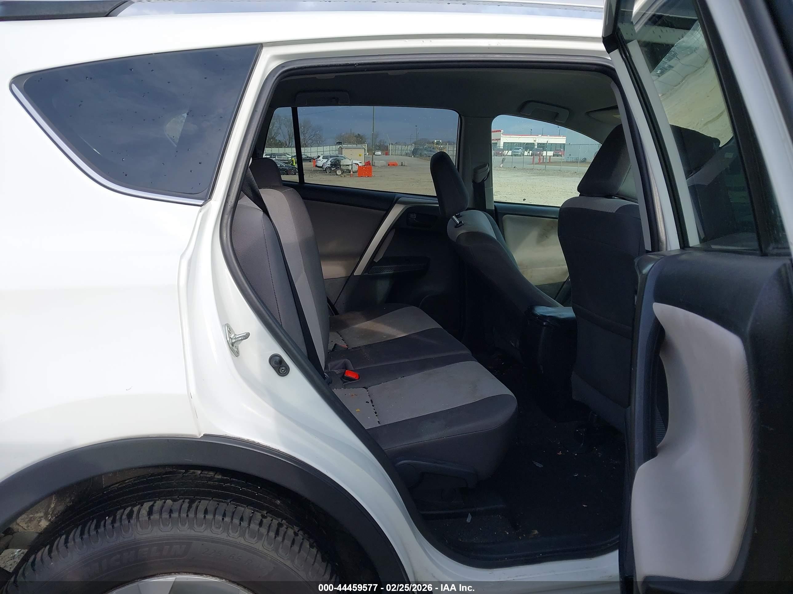 TOYOTA RAV4 image 8