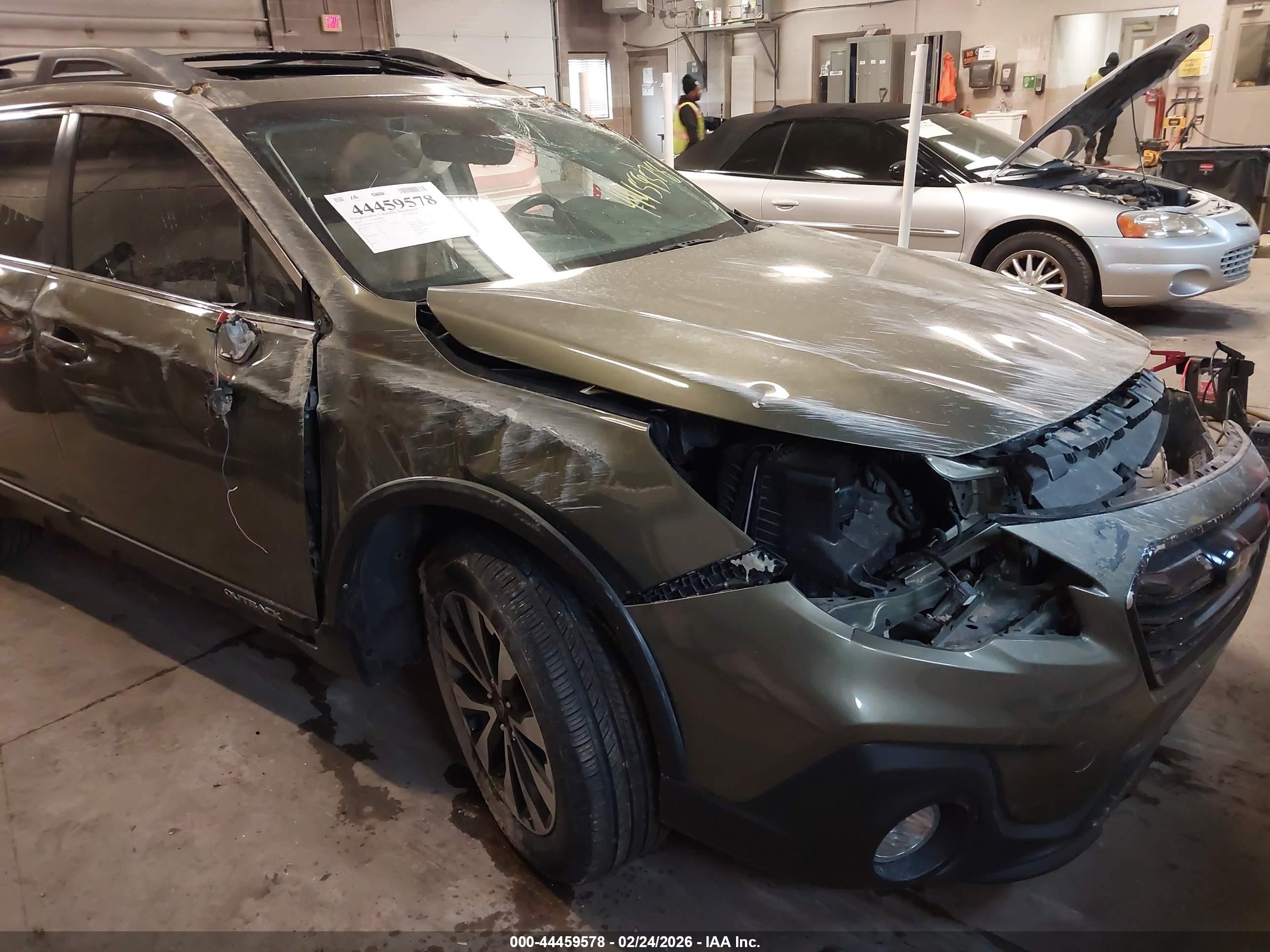 SUBARU OUTBACK image 6