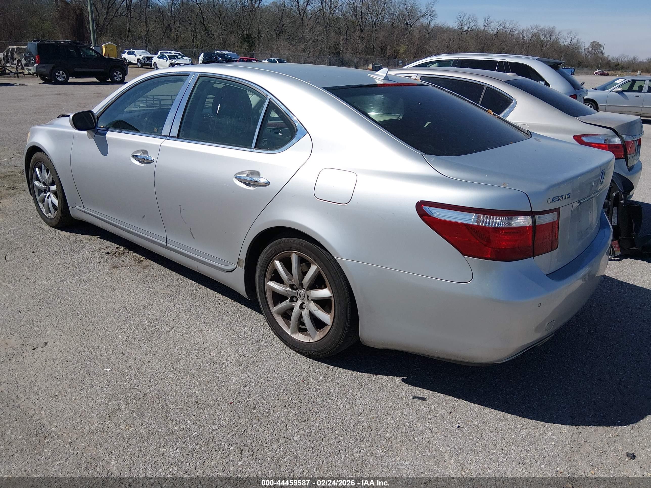LEXUS LS image 3
