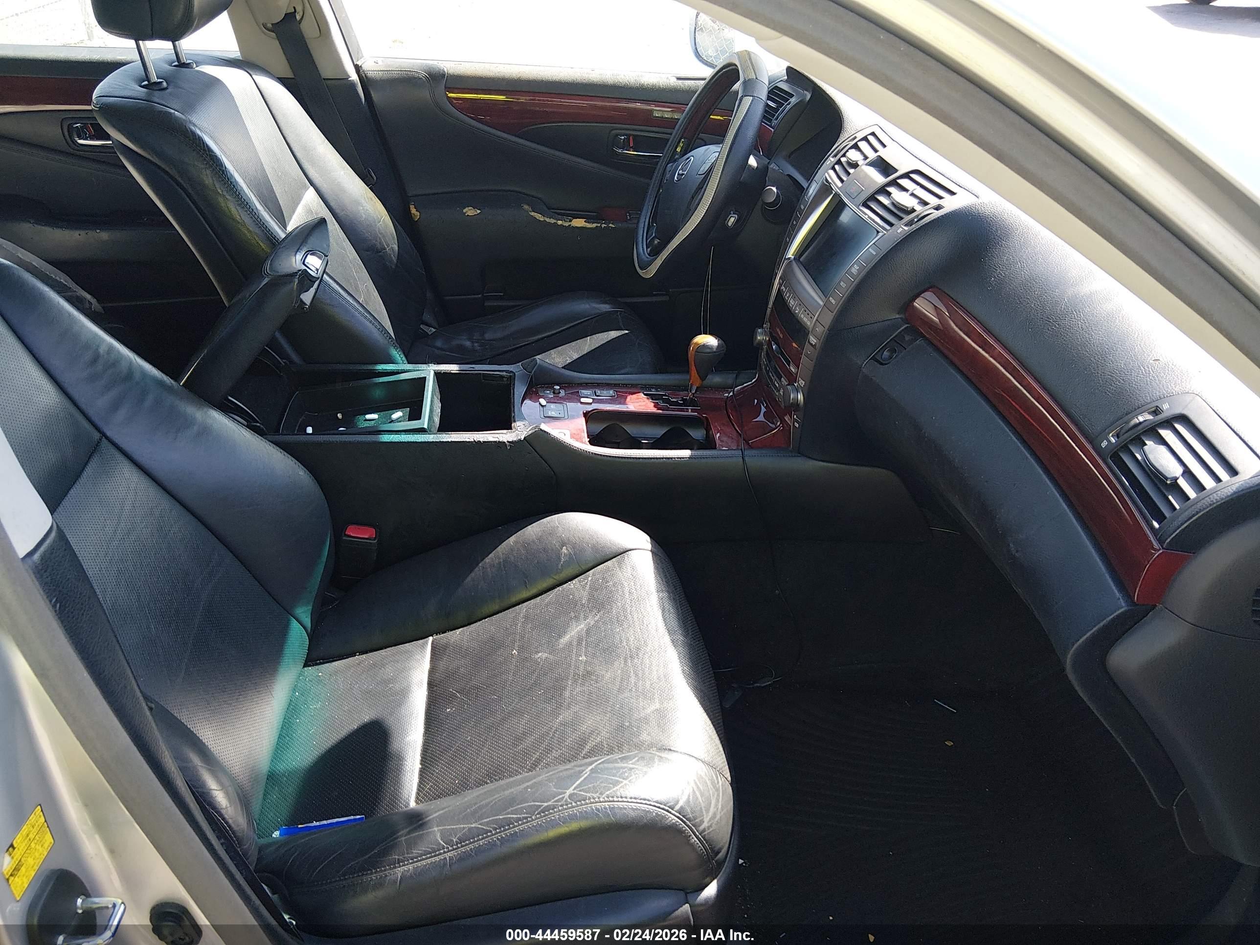 LEXUS LS image 5