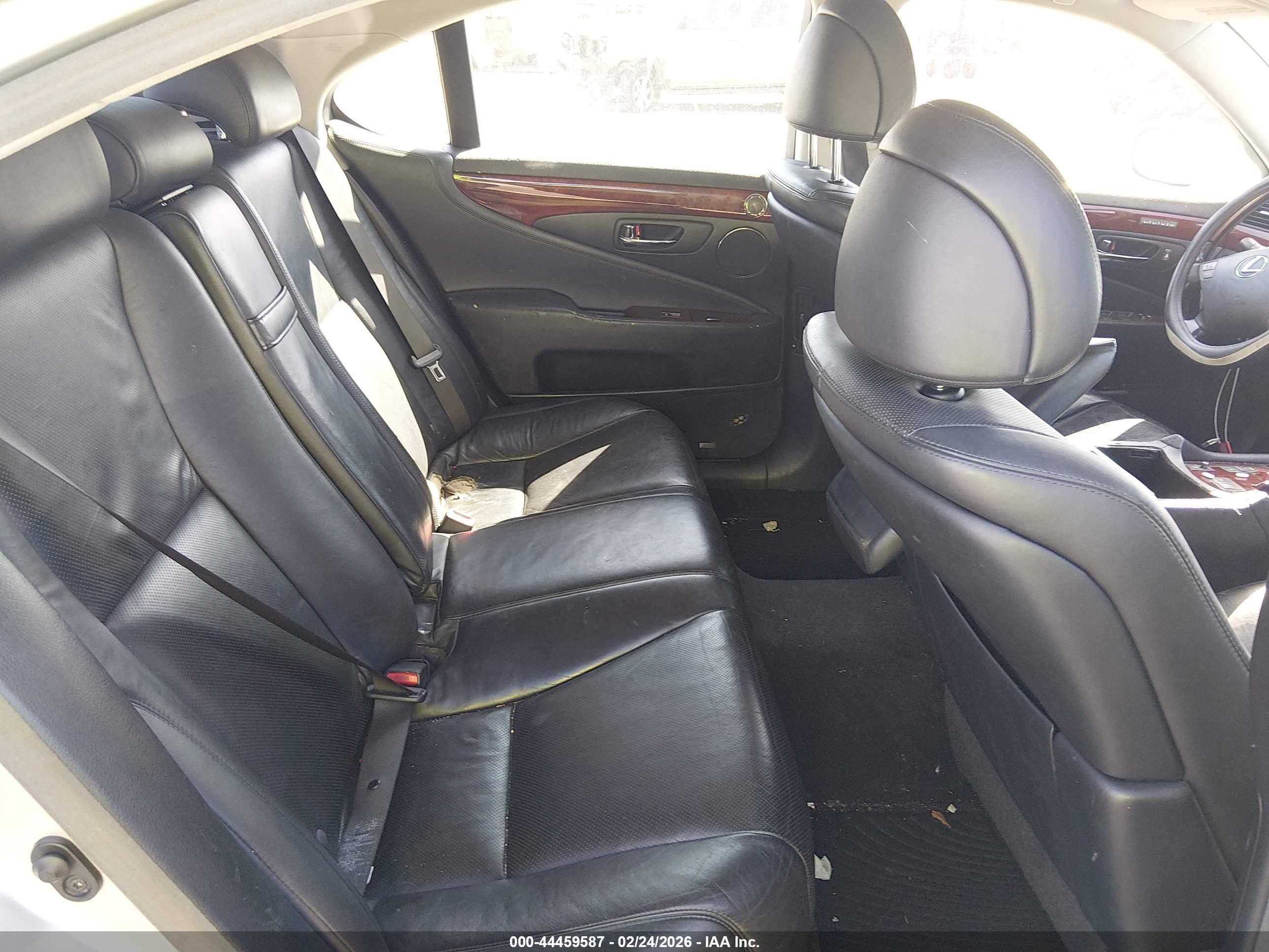 LEXUS LS image 8