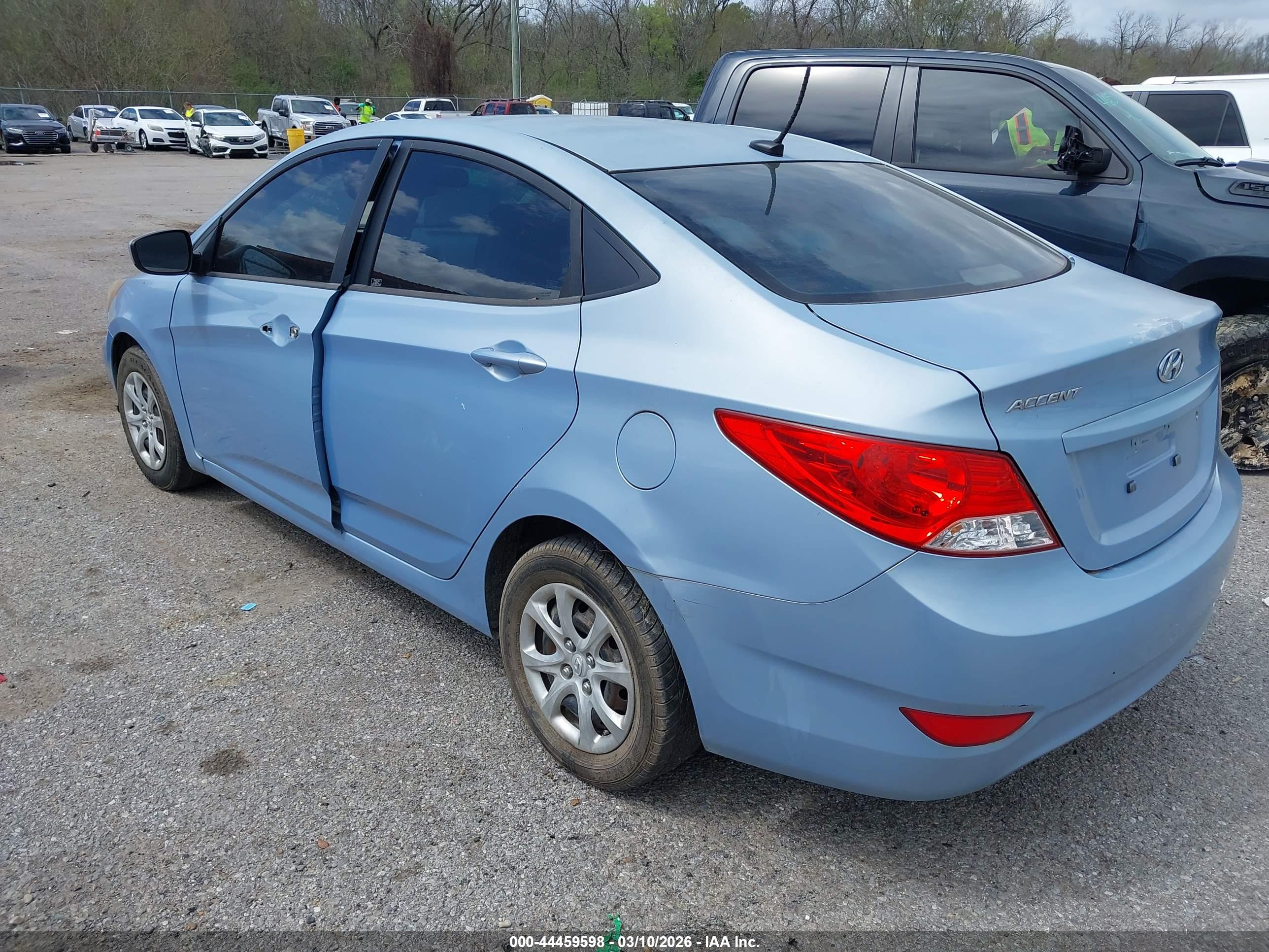 HYUNDAI ACCENT image 3