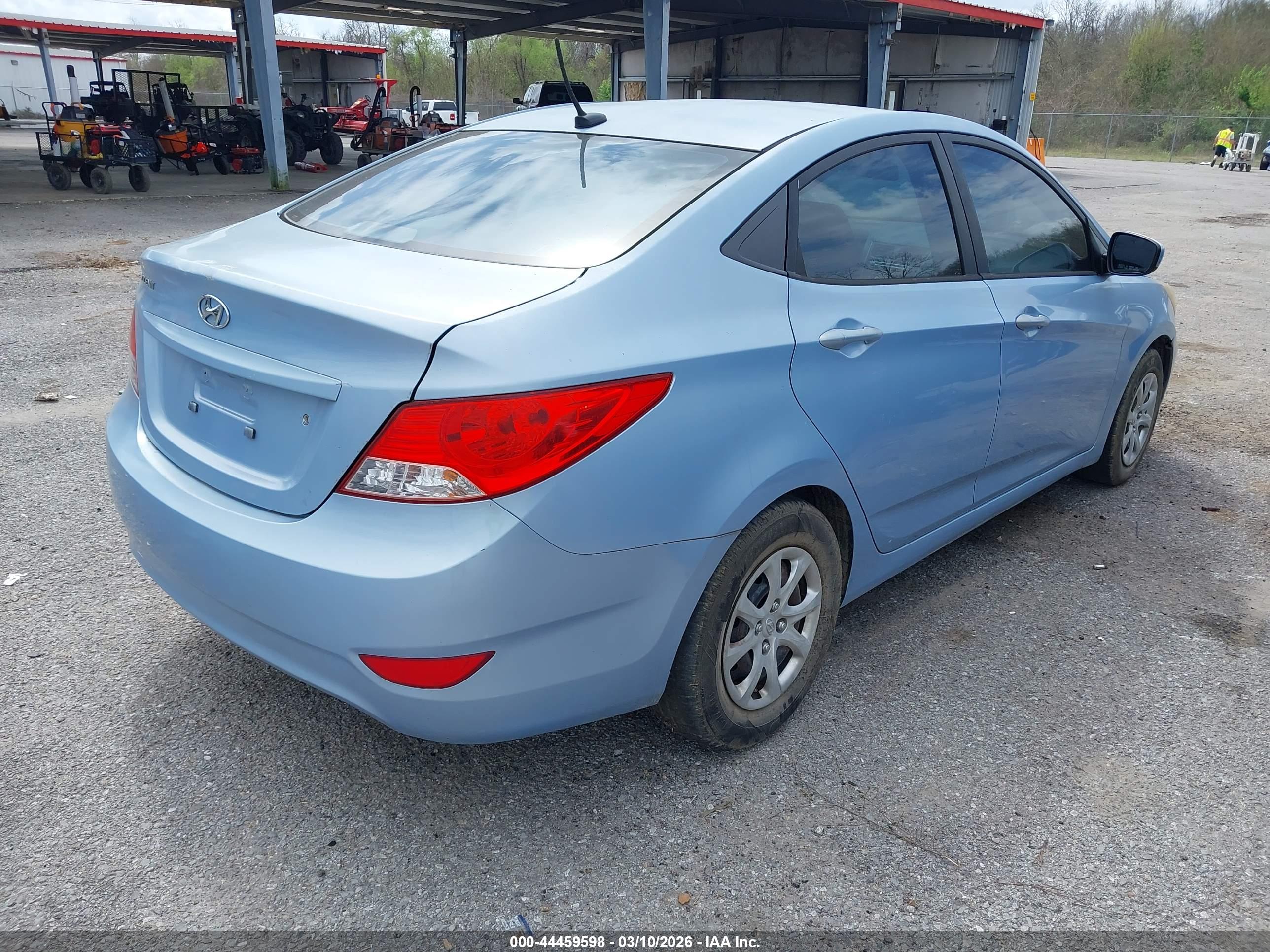 HYUNDAI ACCENT image 4