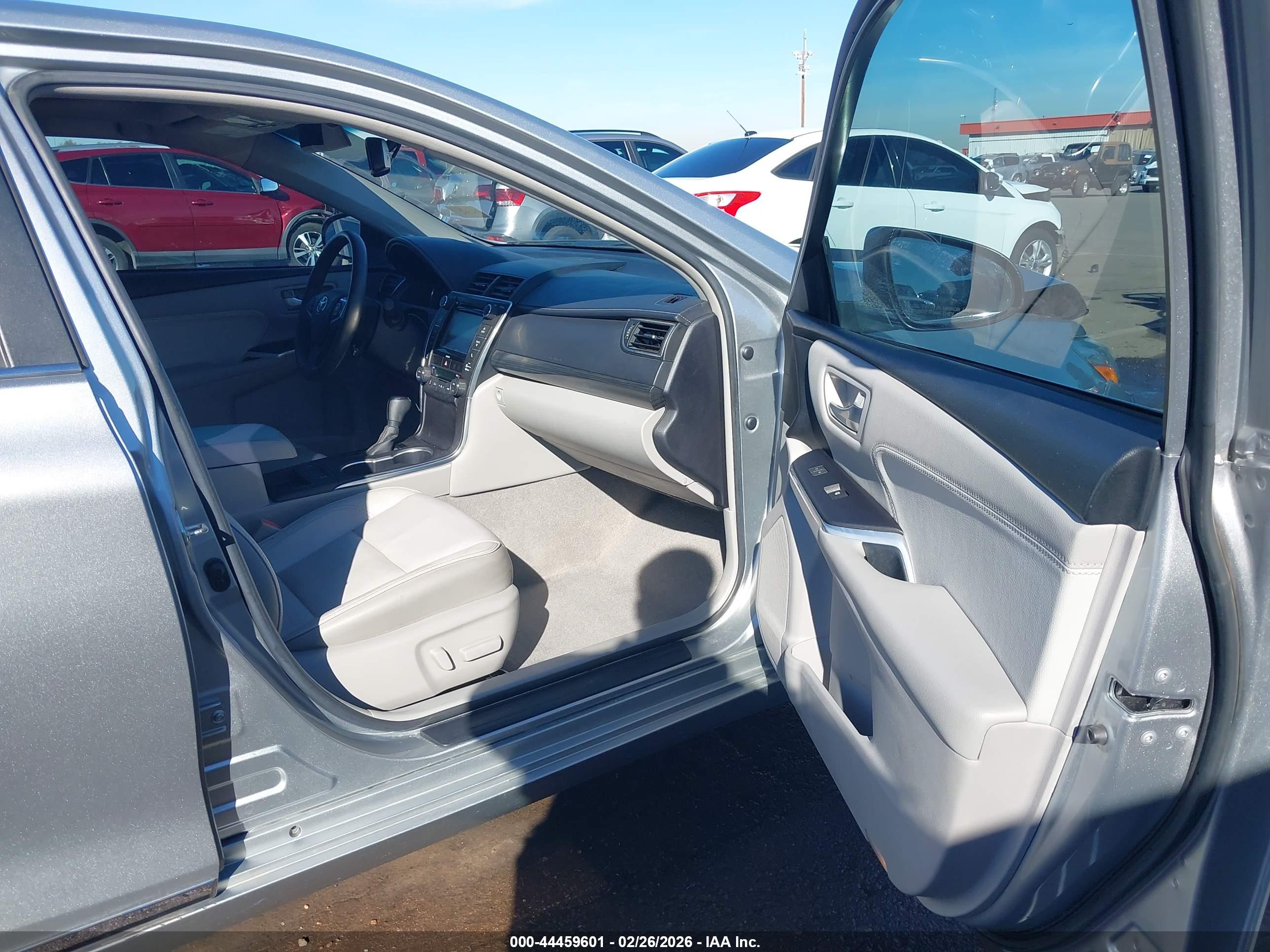 TOYOTA CAMRY image 5