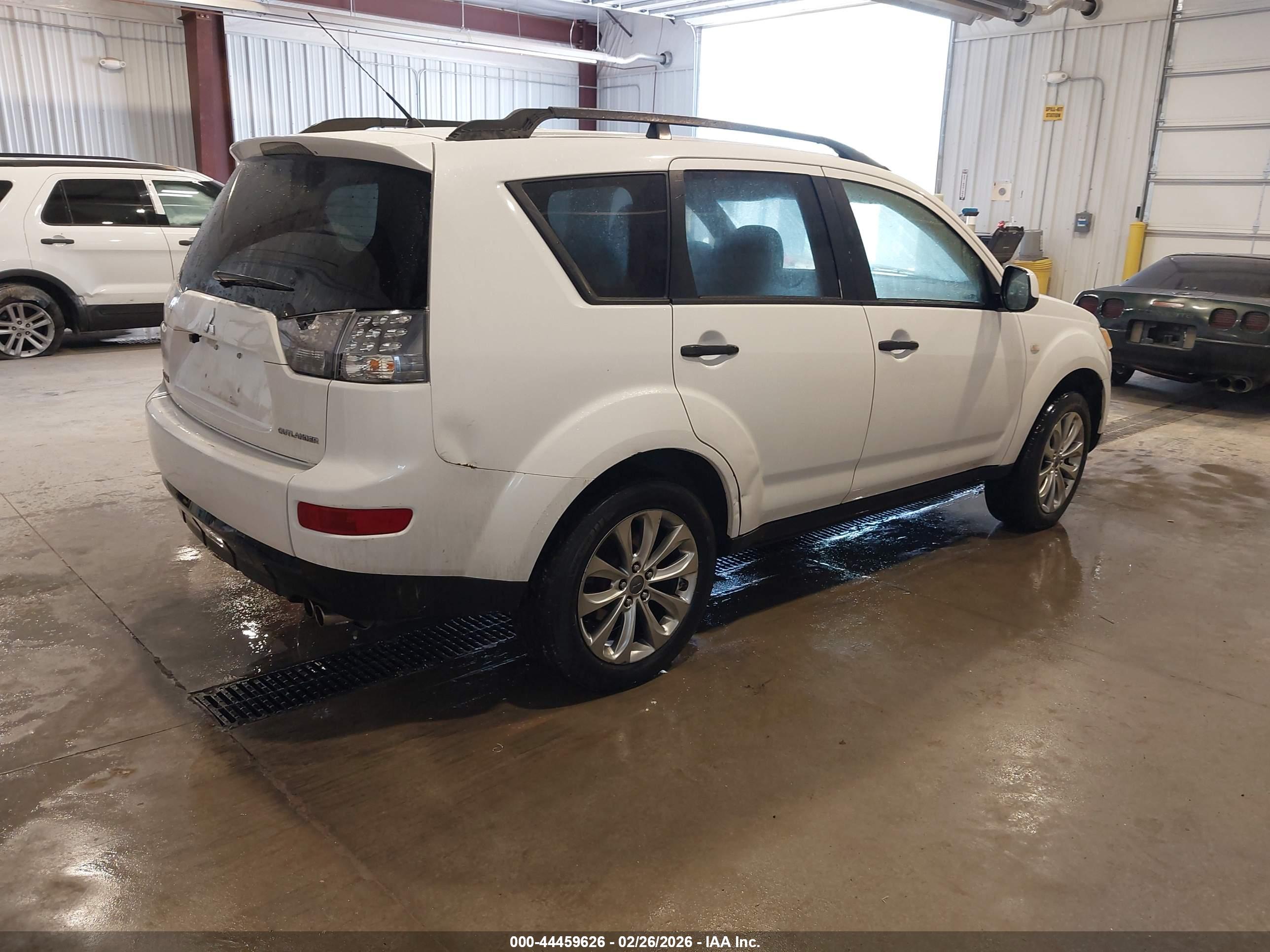 MITSUBISHI OUTLANDER image 4