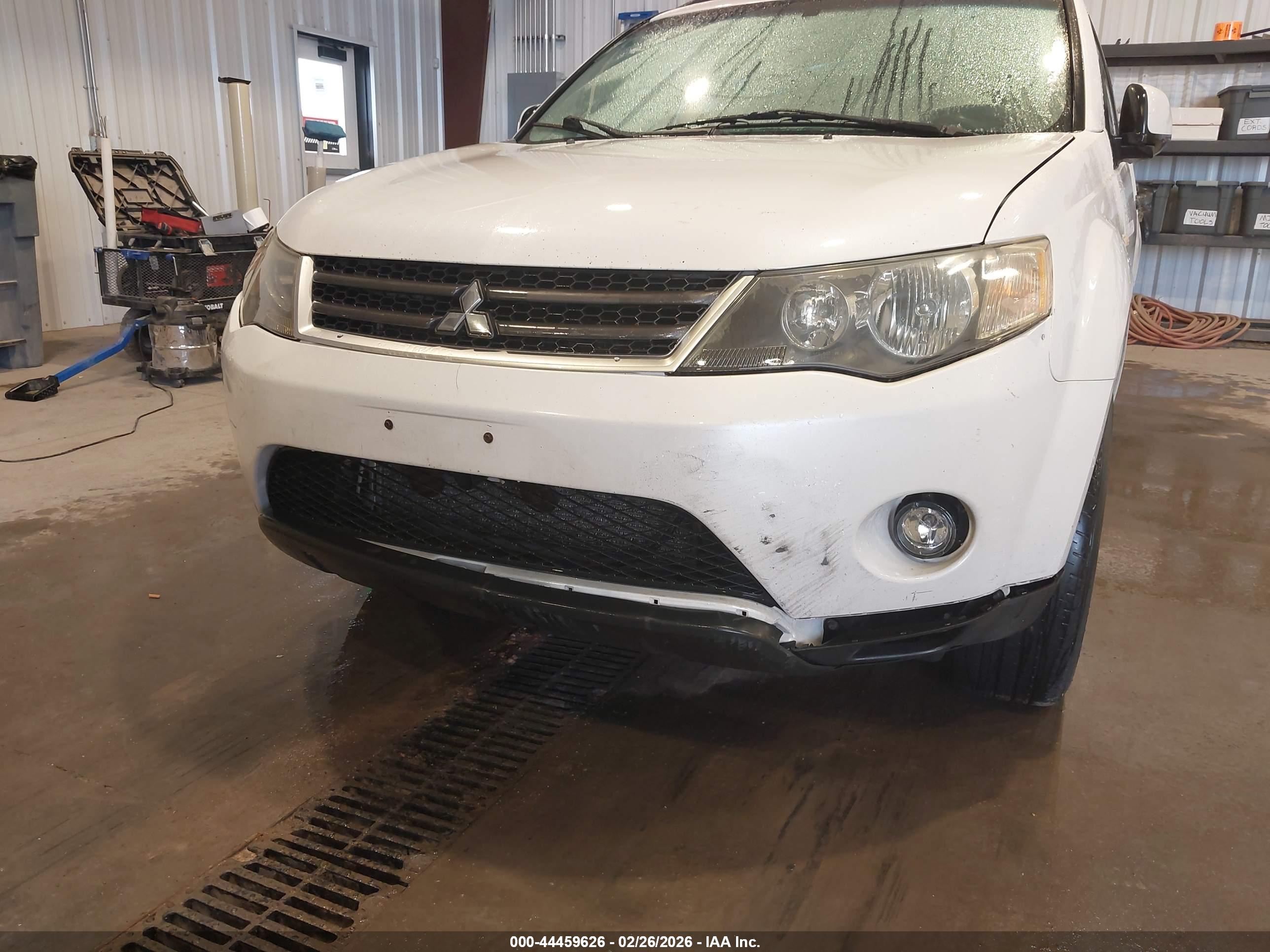 MITSUBISHI OUTLANDER image 6