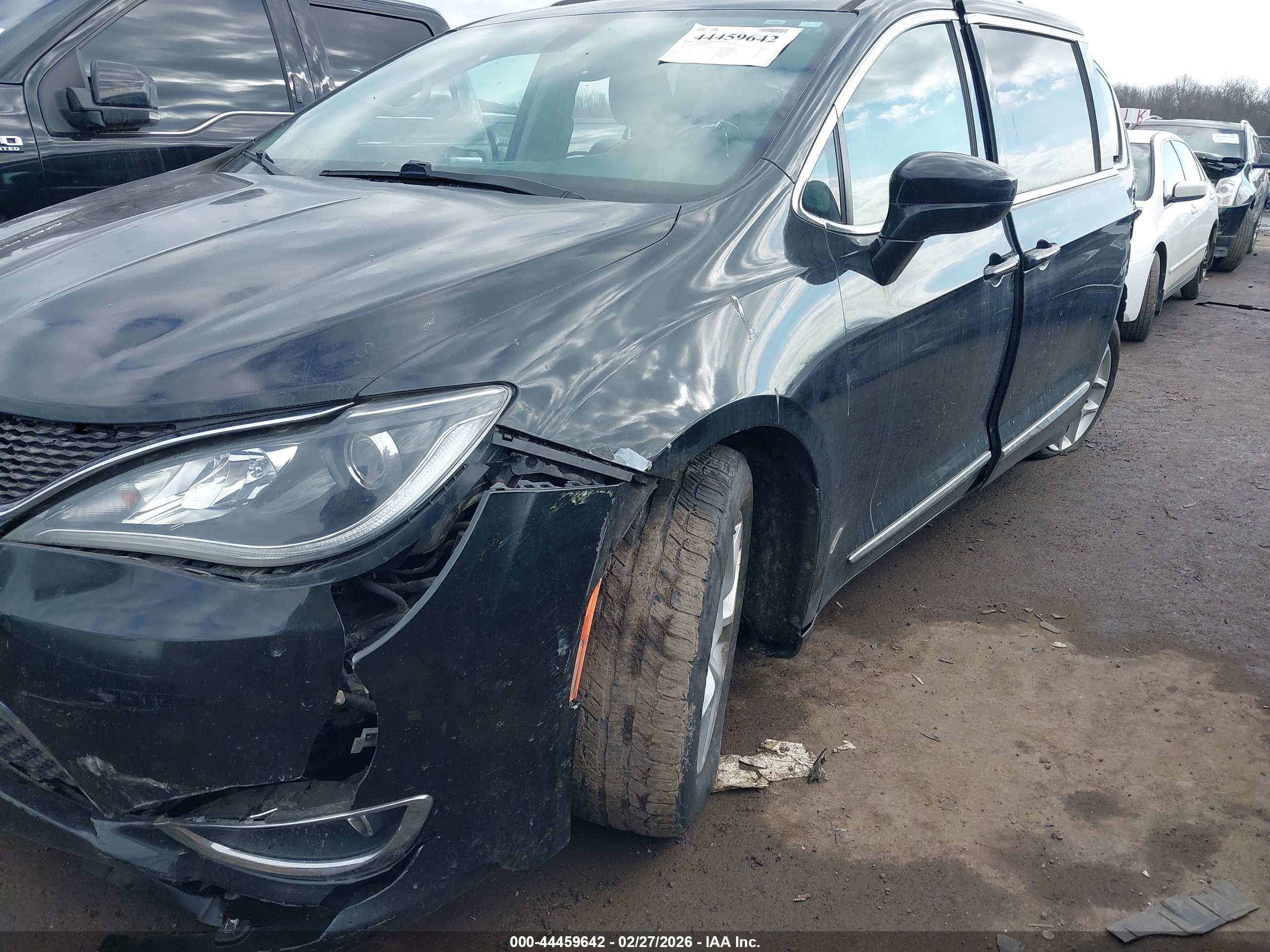 CHRYSLER PACIFICA image 6