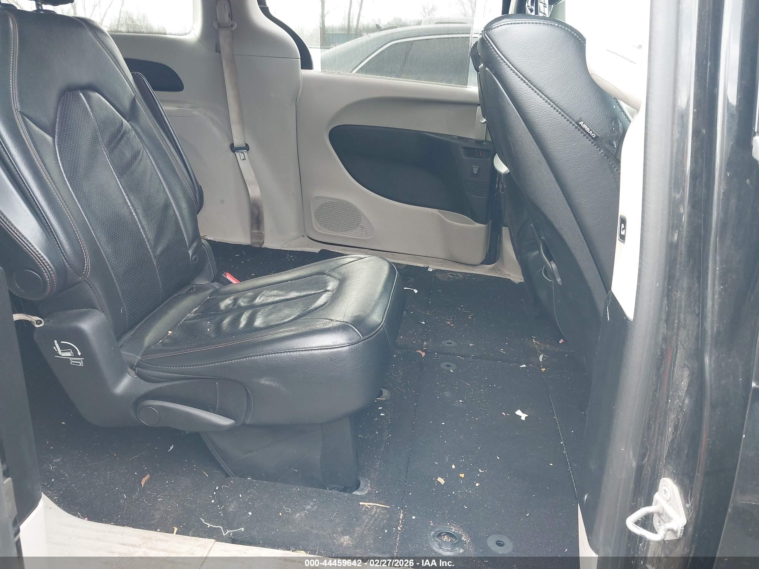 CHRYSLER PACIFICA image 8