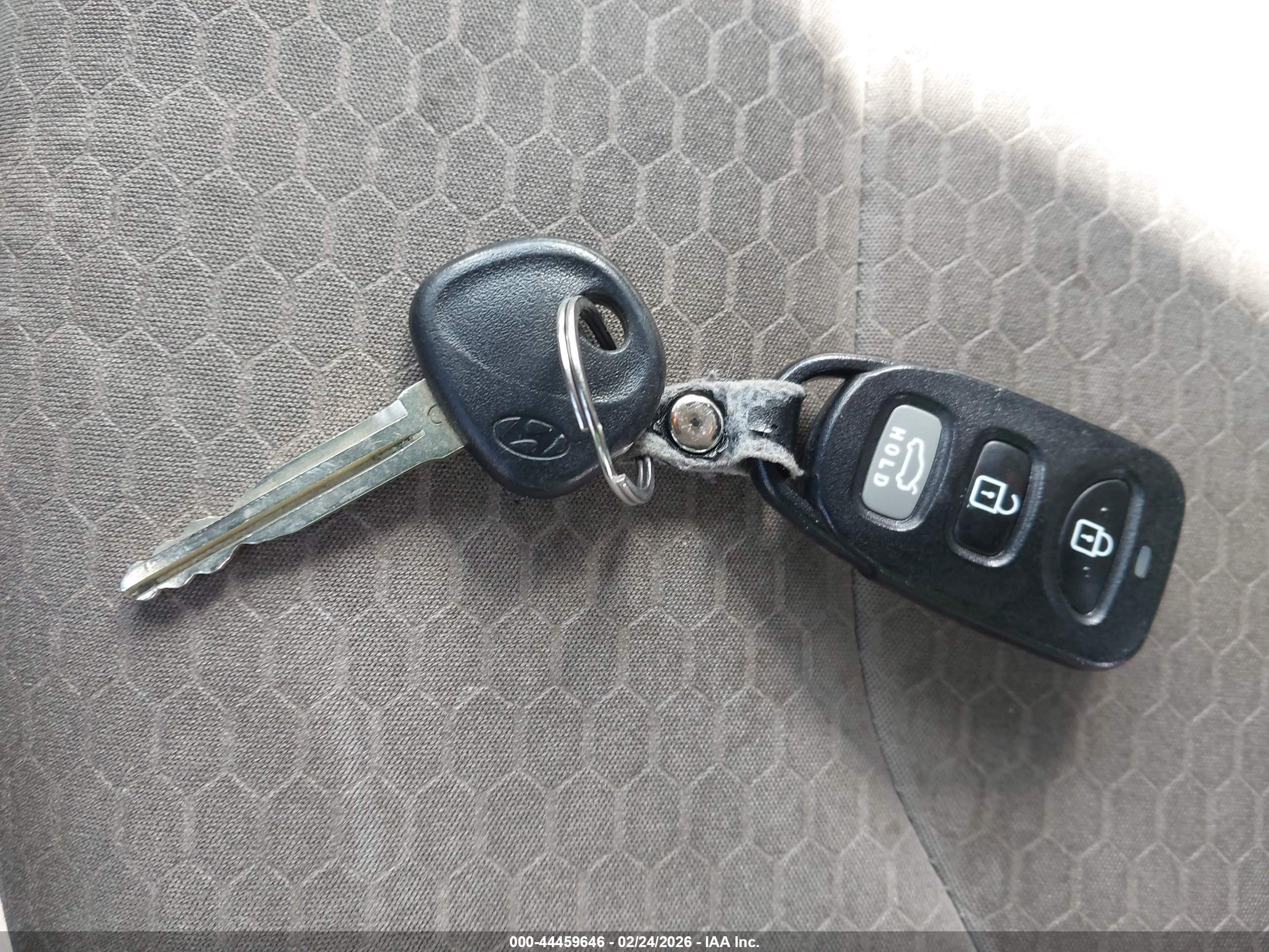 HYUNDAI ELANTRA image 11