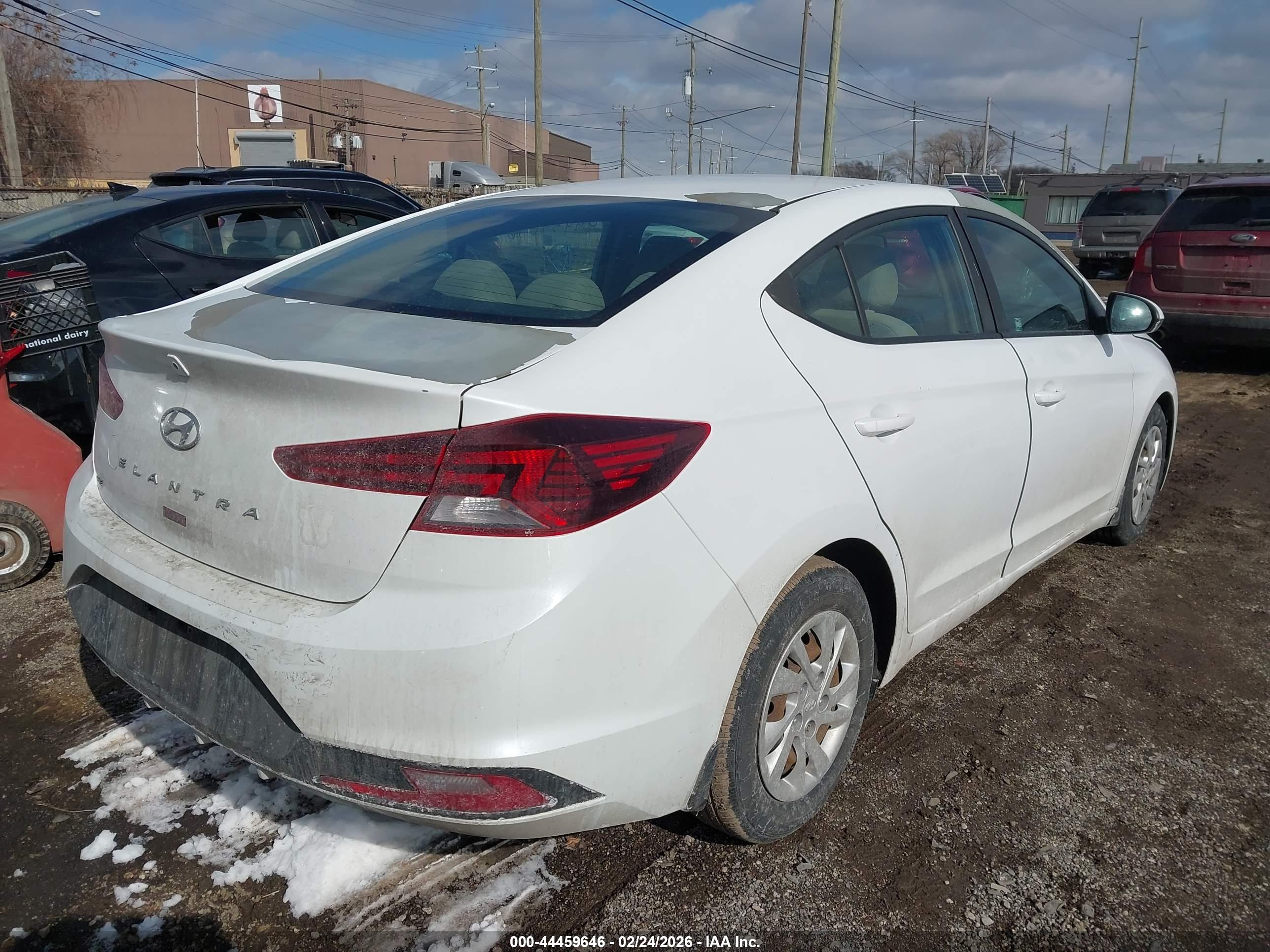 HYUNDAI ELANTRA image 4