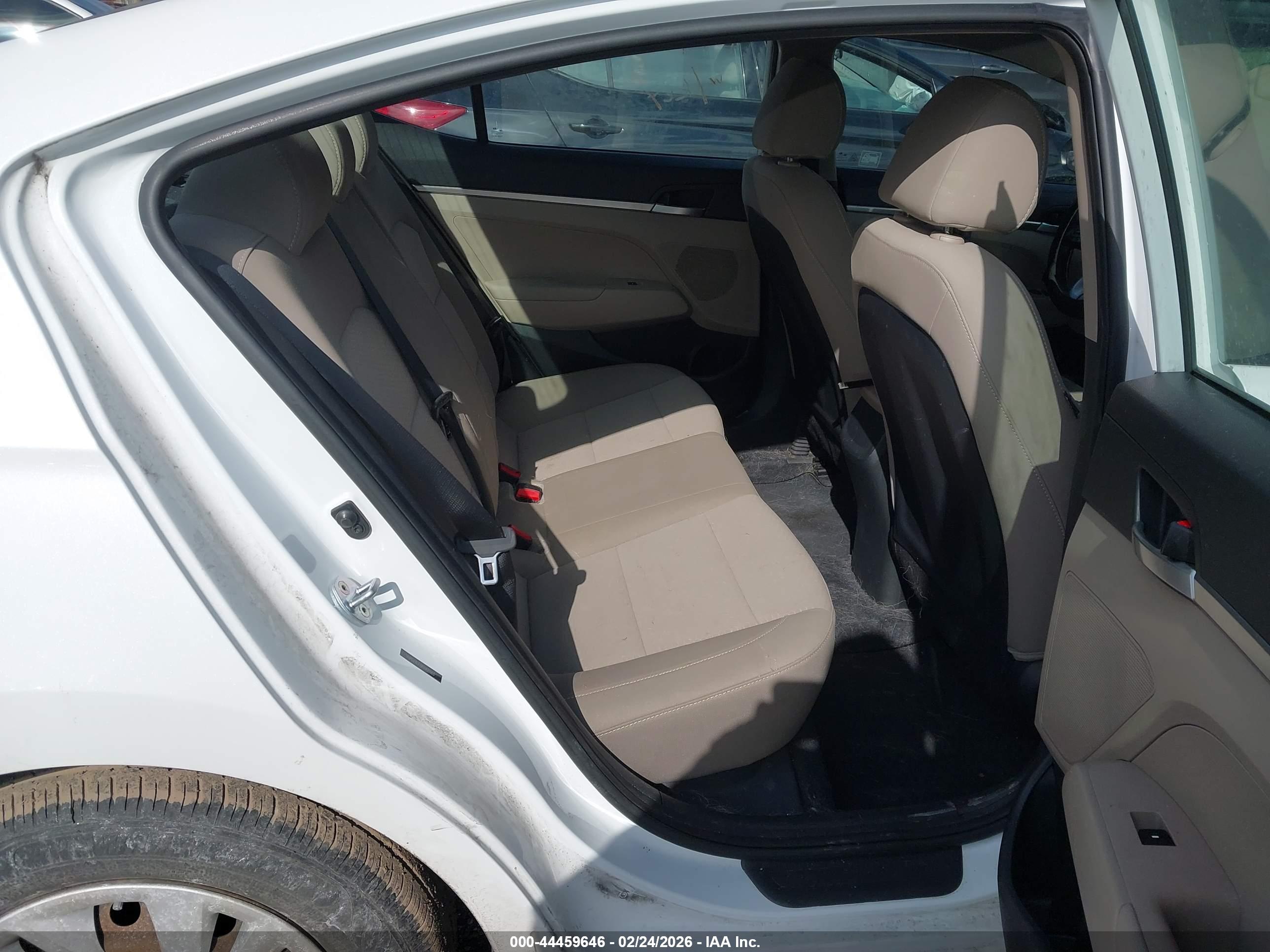 HYUNDAI ELANTRA image 8
