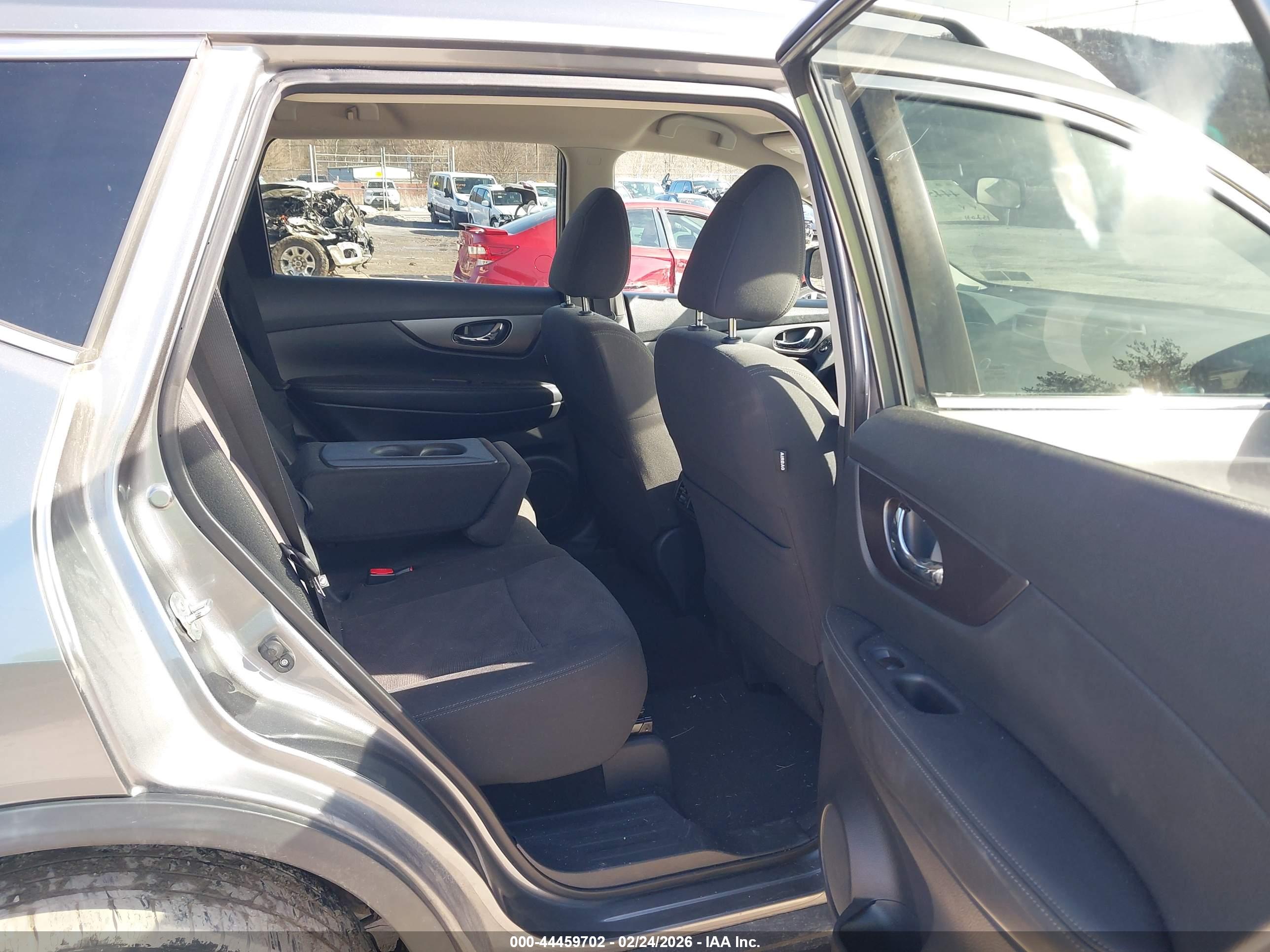 NISSAN ROGUE image 8
