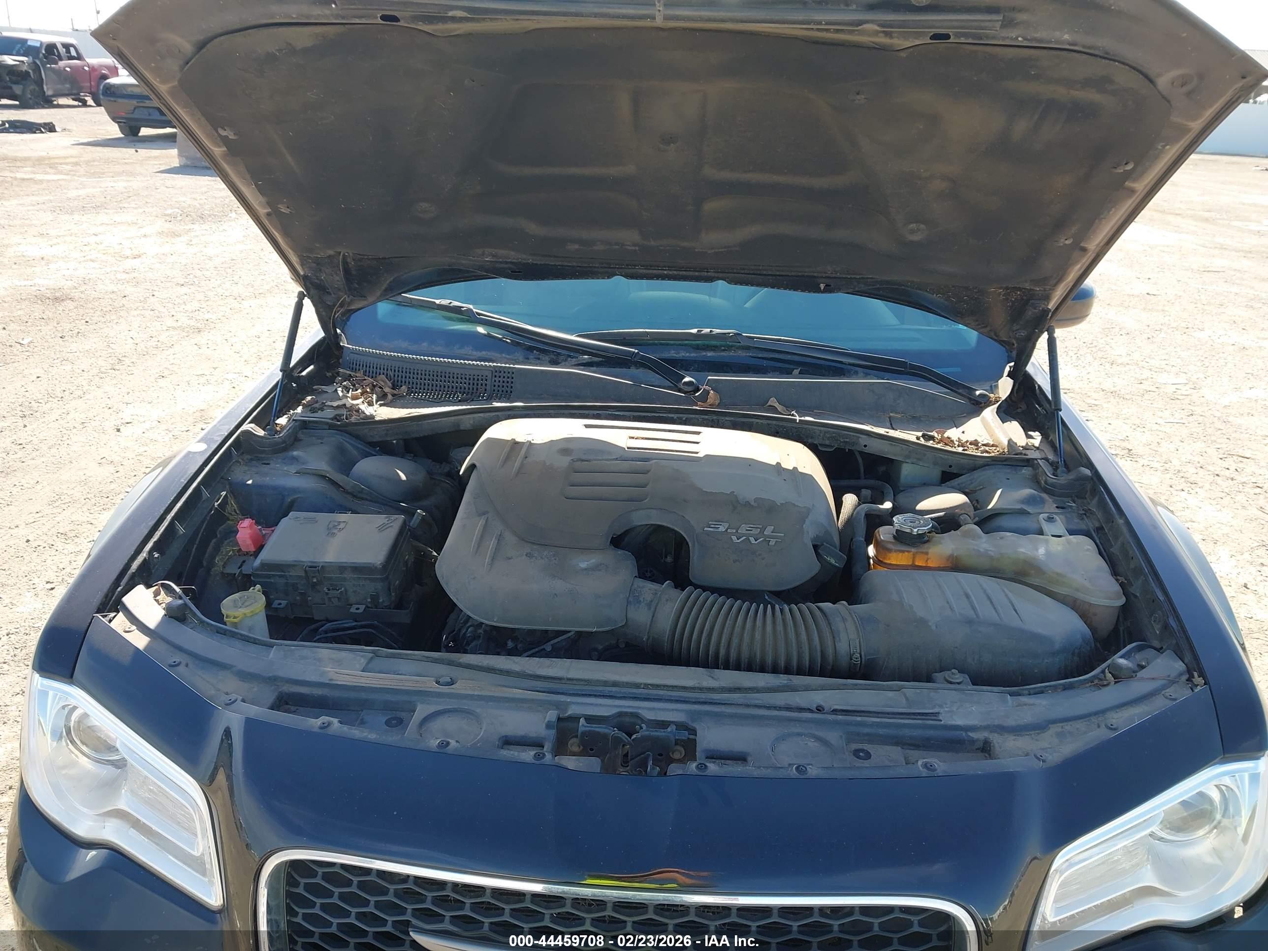 CHRYSLER 300 image 10