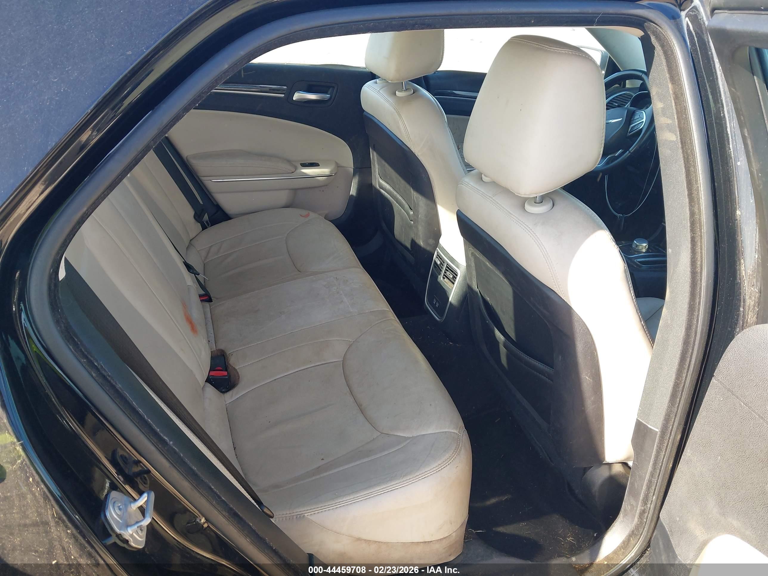 CHRYSLER 300 image 8