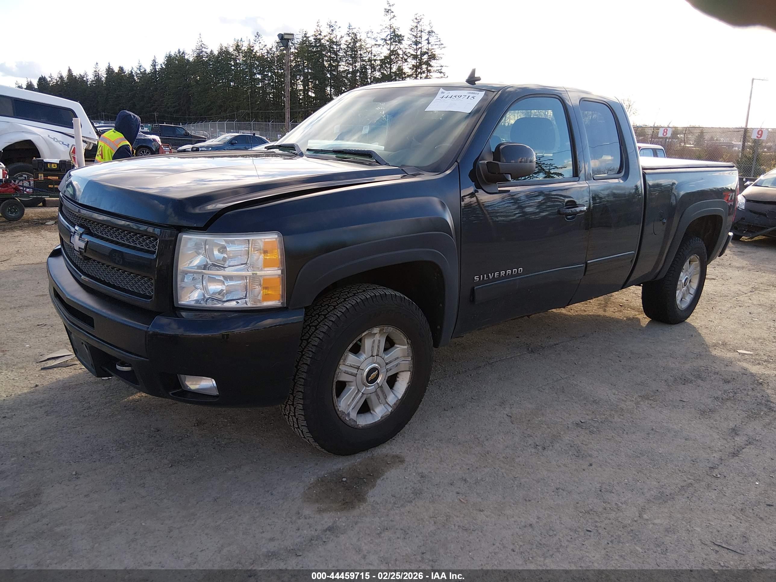 CHEVROLET SILVERADO image 2