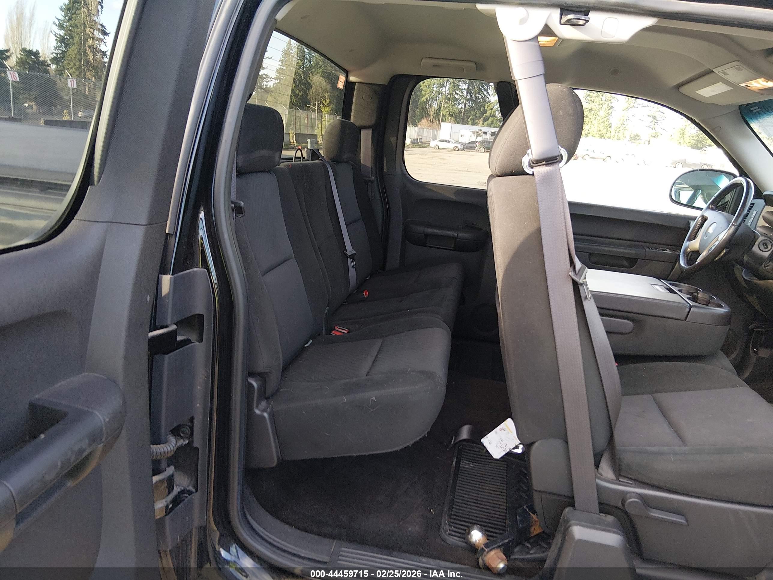 CHEVROLET SILVERADO image 8