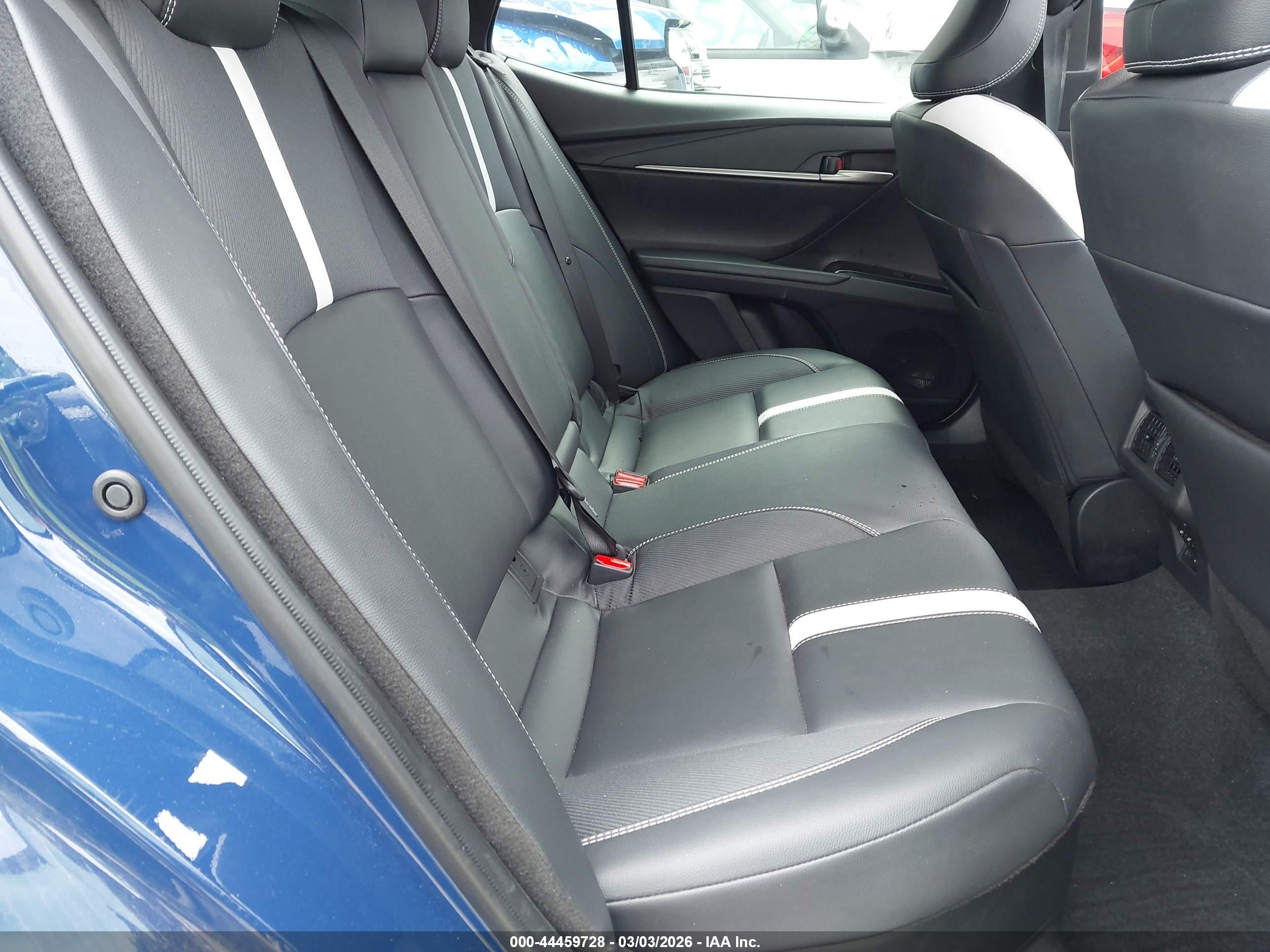 TOYOTA CAMRY image 8