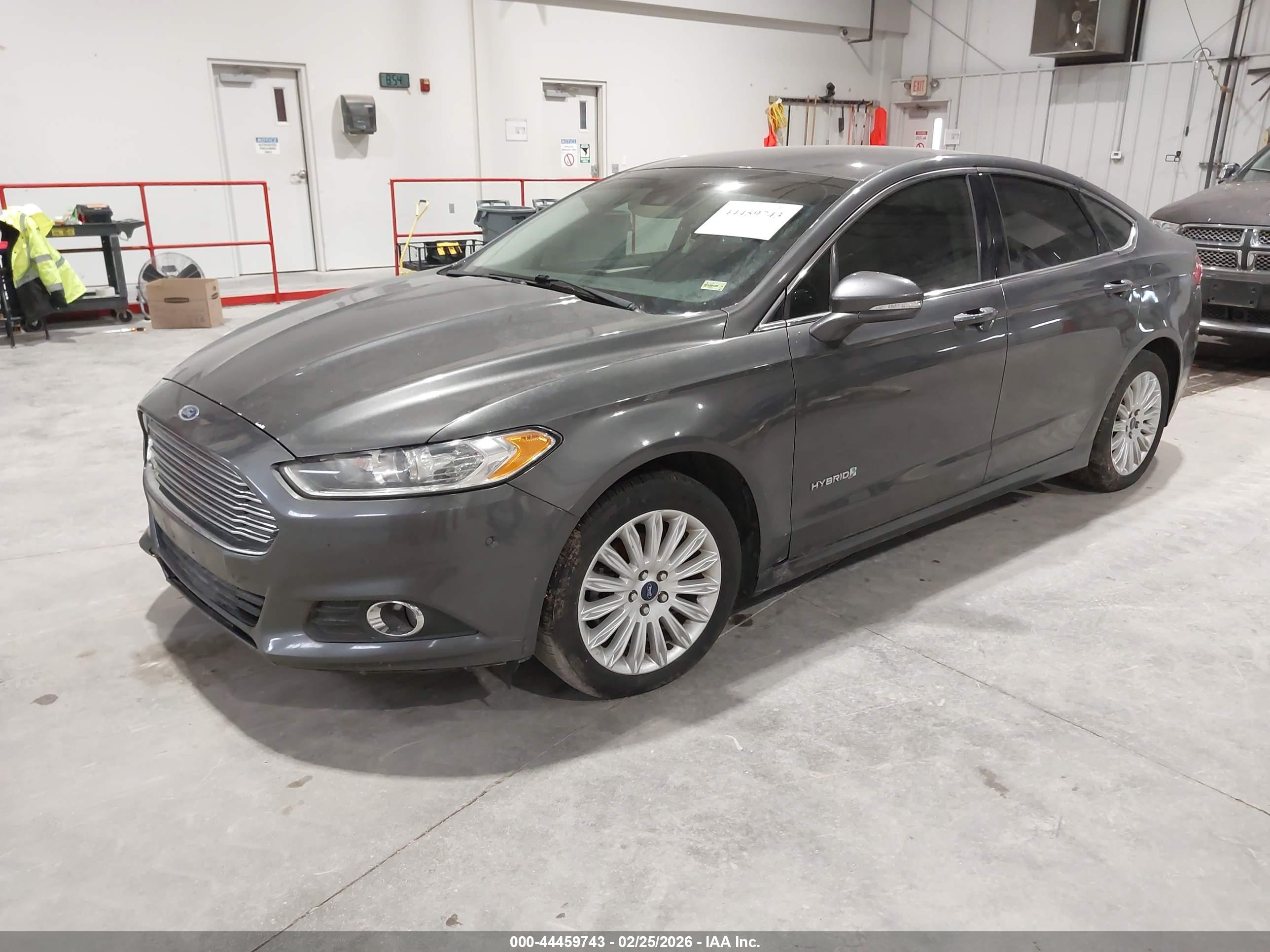 FORD FUSION image 2