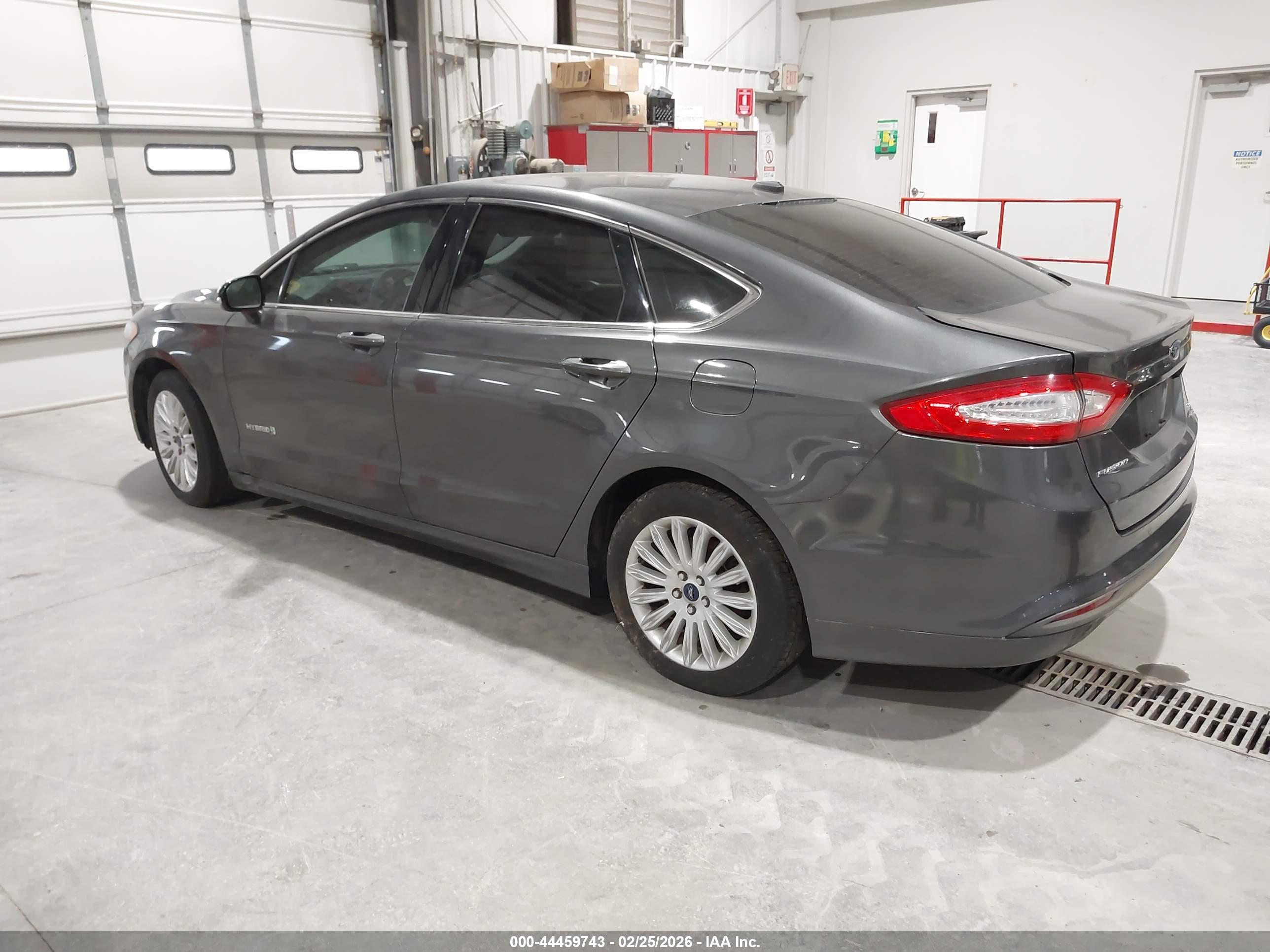 FORD FUSION image 3