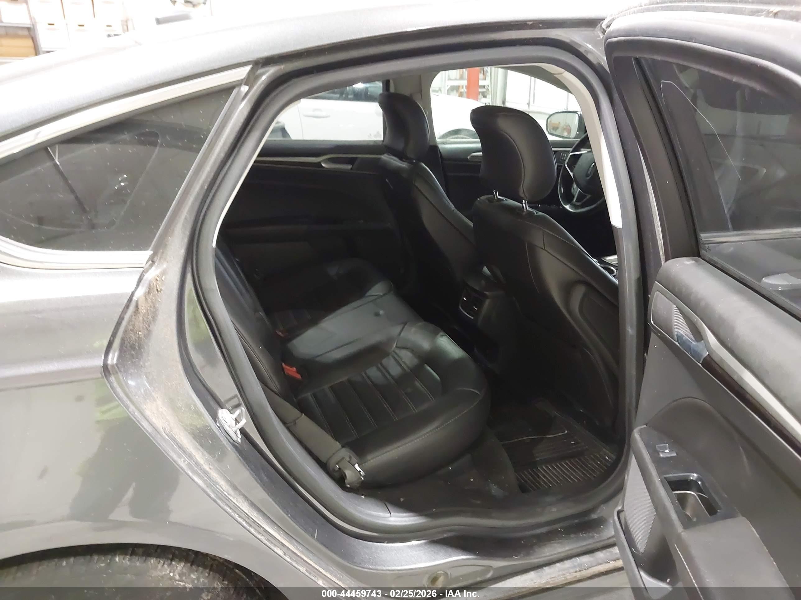 FORD FUSION image 8
