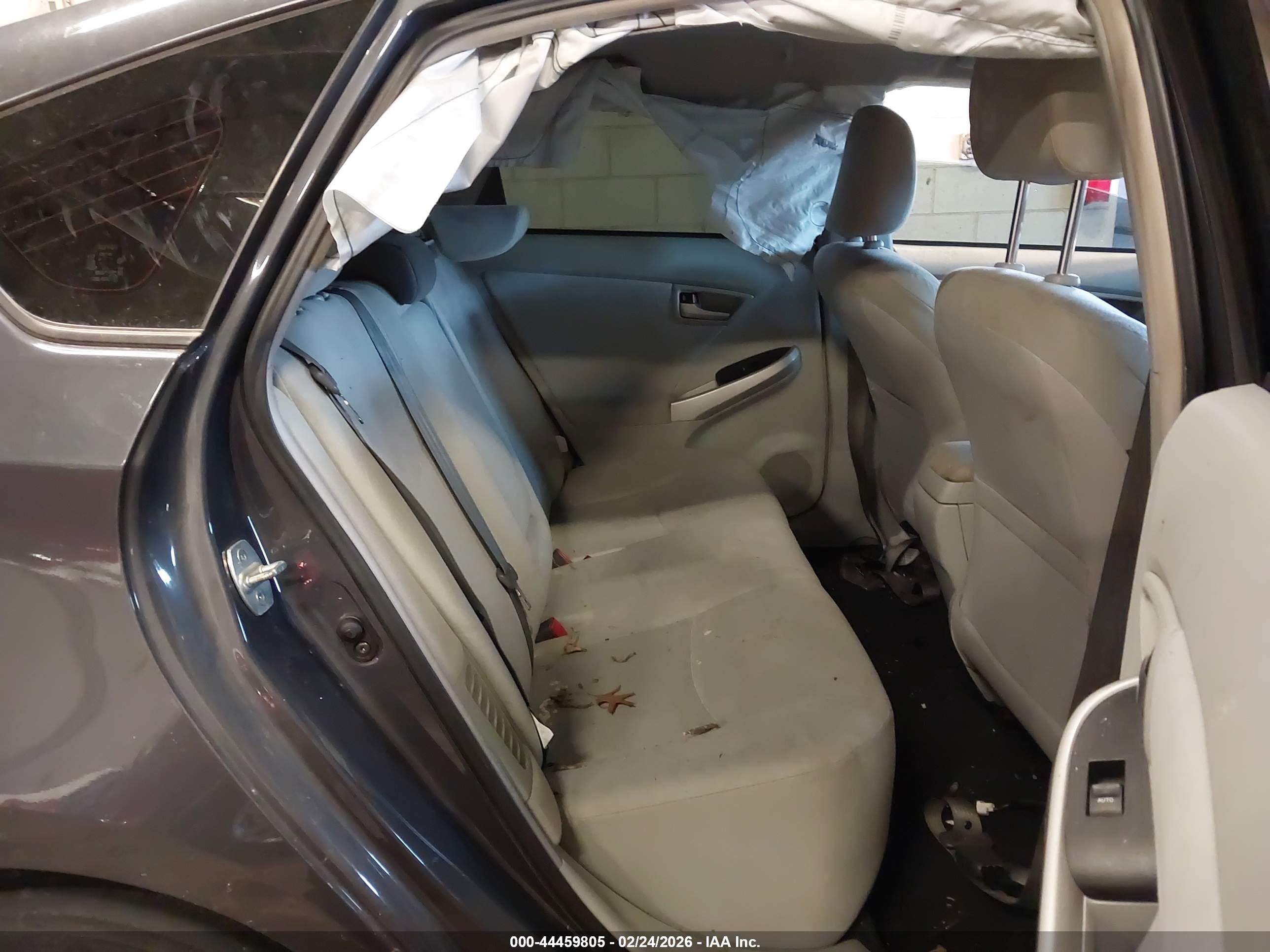 TOYOTA PRIUS image 8
