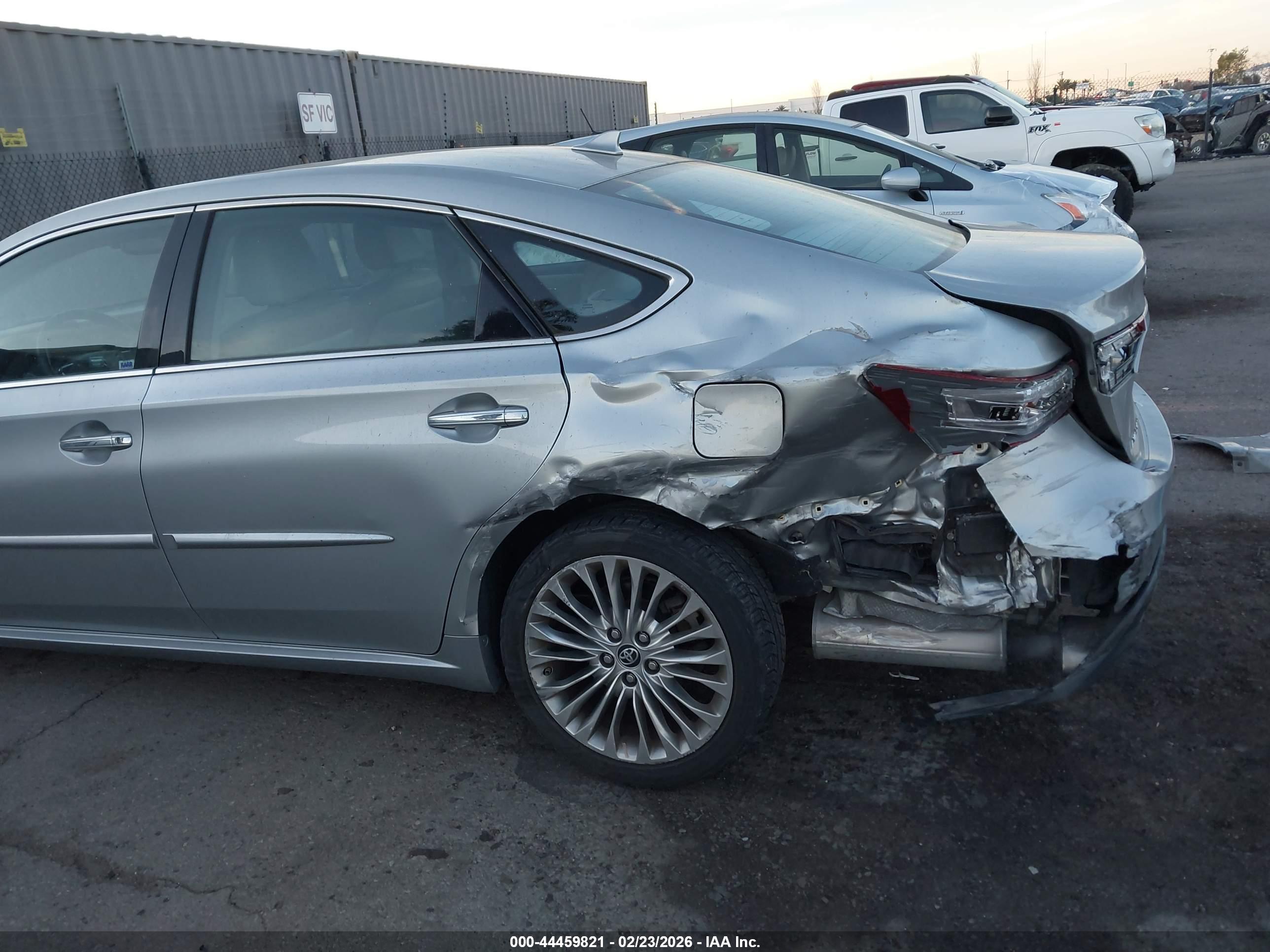 TOYOTA AVALON image 6