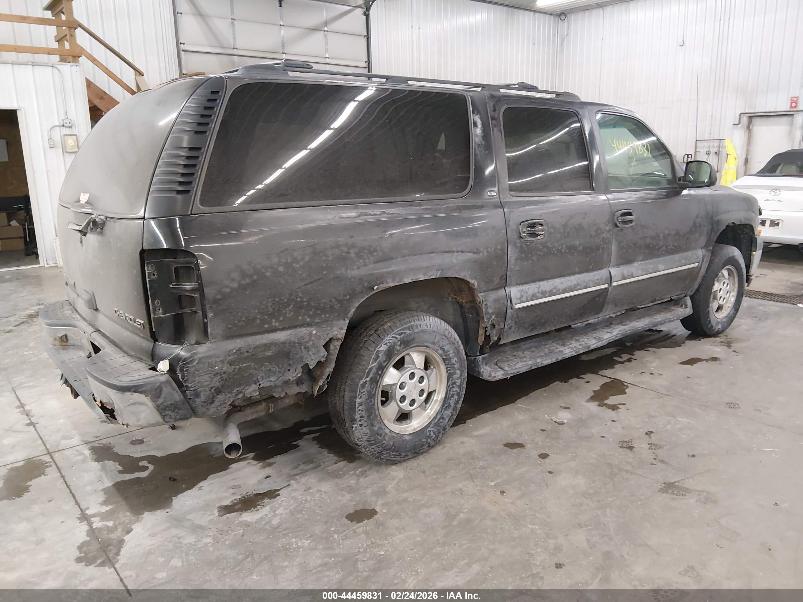 CHEVROLET SUBURBAN image 4