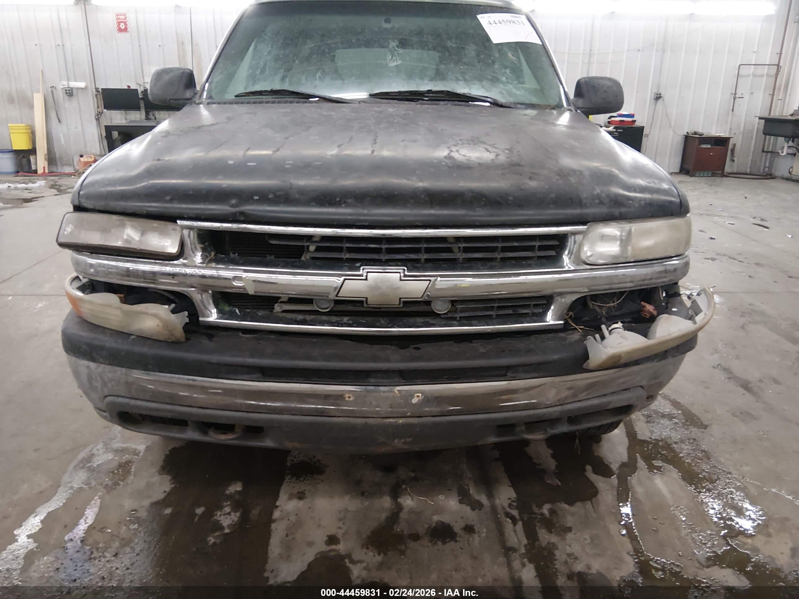 CHEVROLET SUBURBAN image 6
