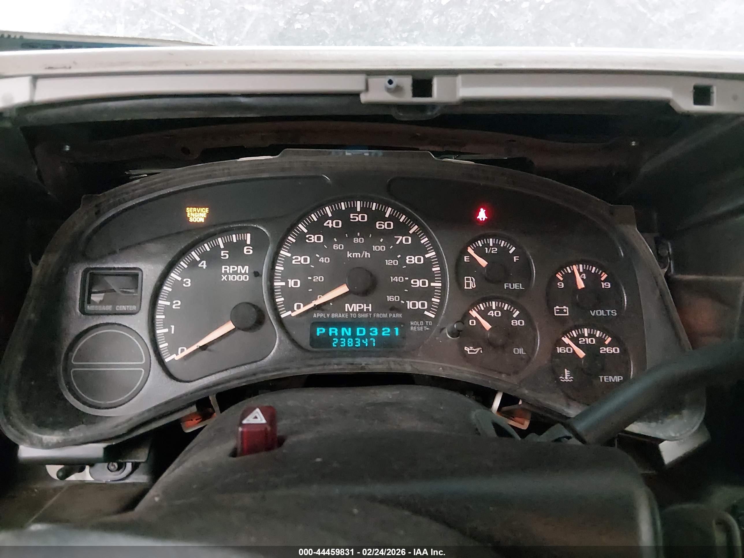 CHEVROLET SUBURBAN image 7