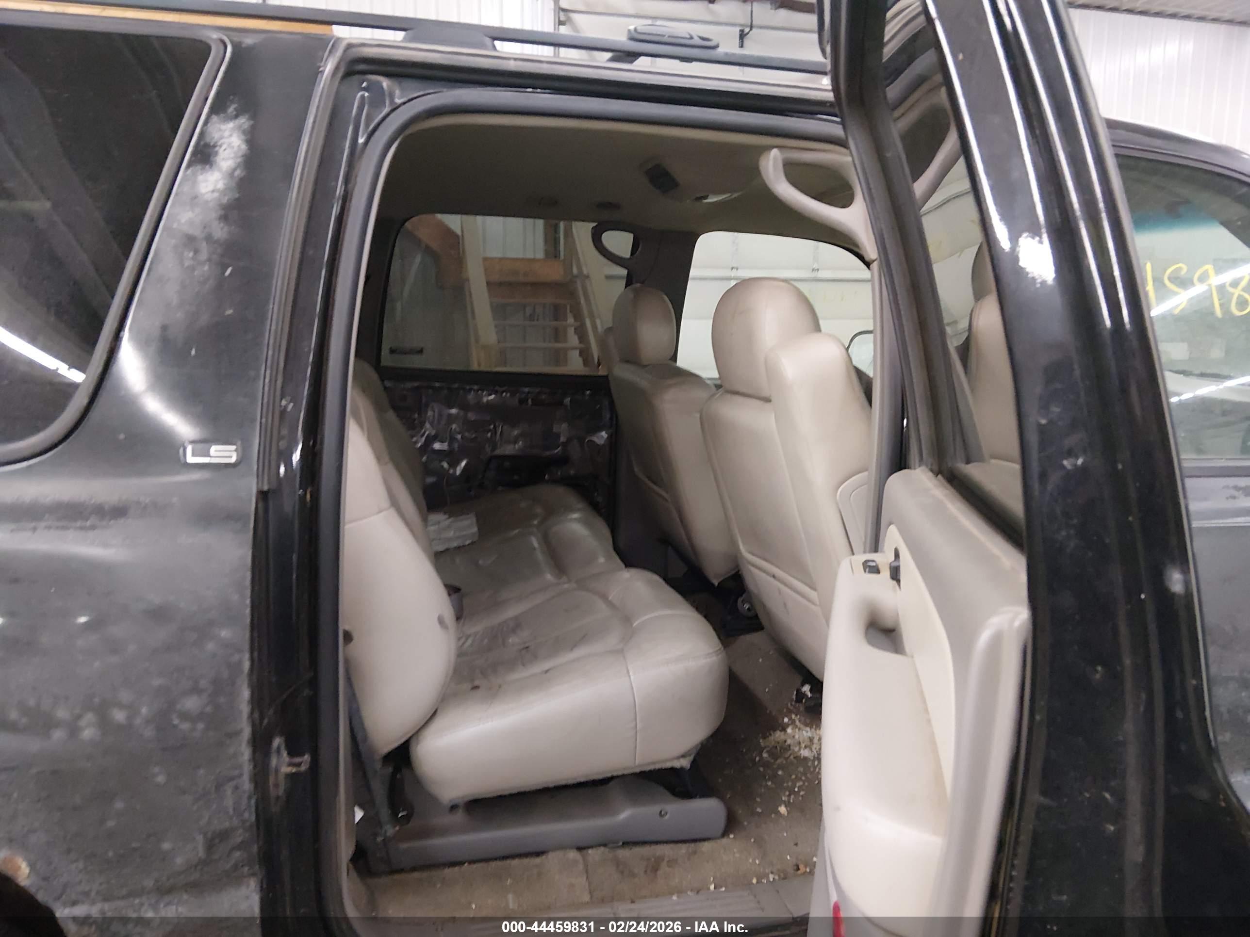 CHEVROLET SUBURBAN image 8