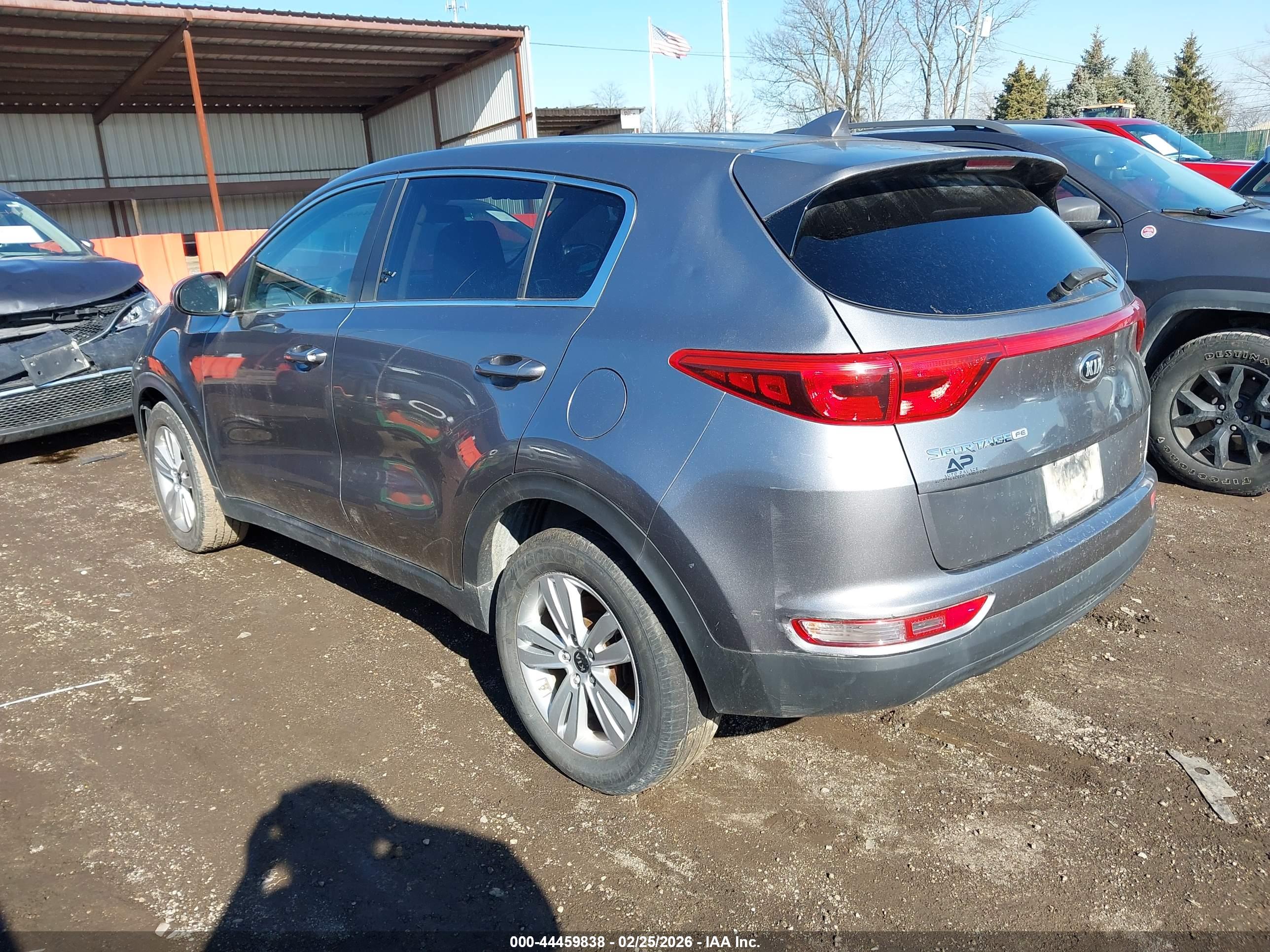 KIA SPORTAGE image 3