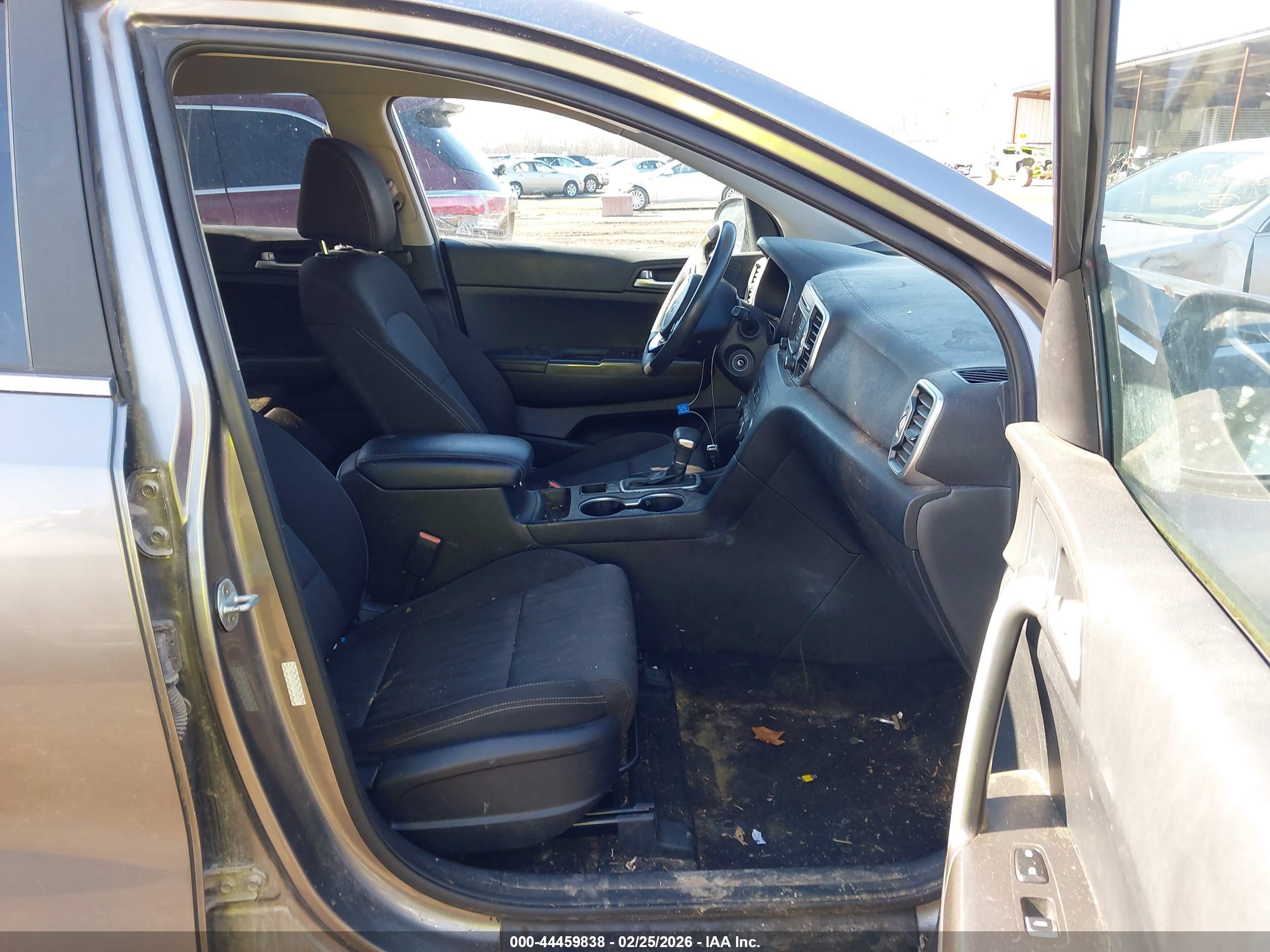 KIA SPORTAGE image 5