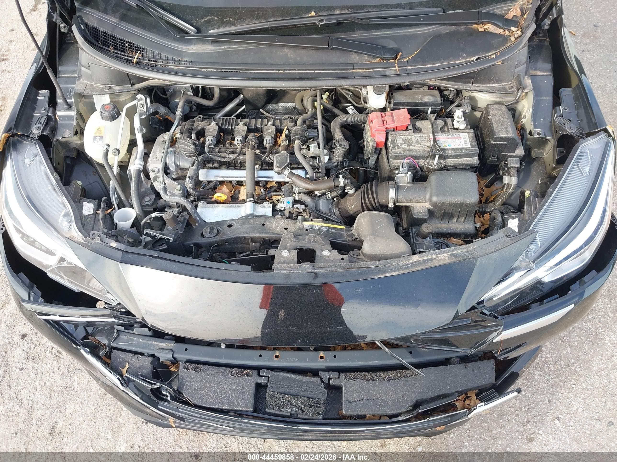 NISSAN VERSA image 10