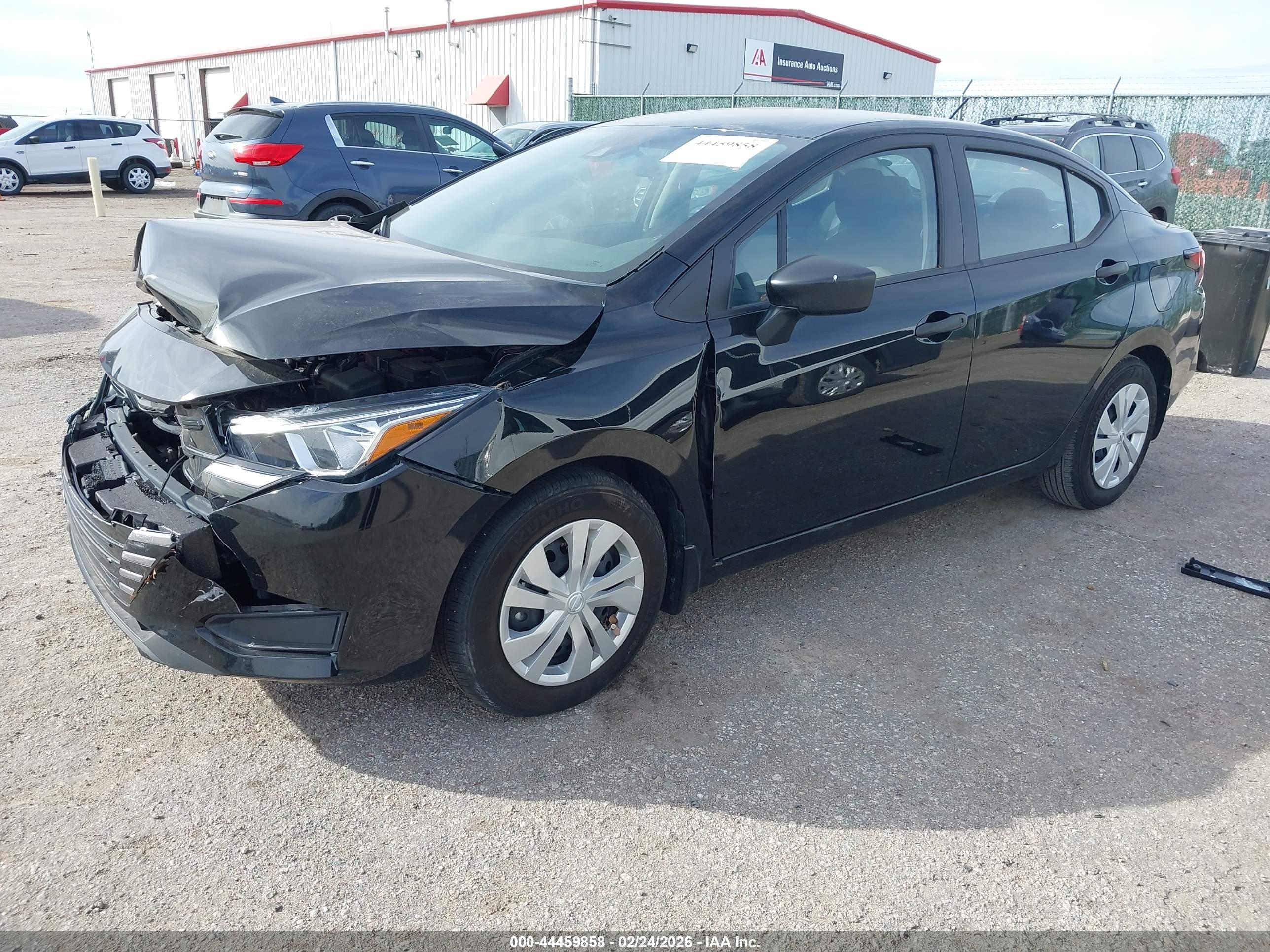NISSAN VERSA image 2
